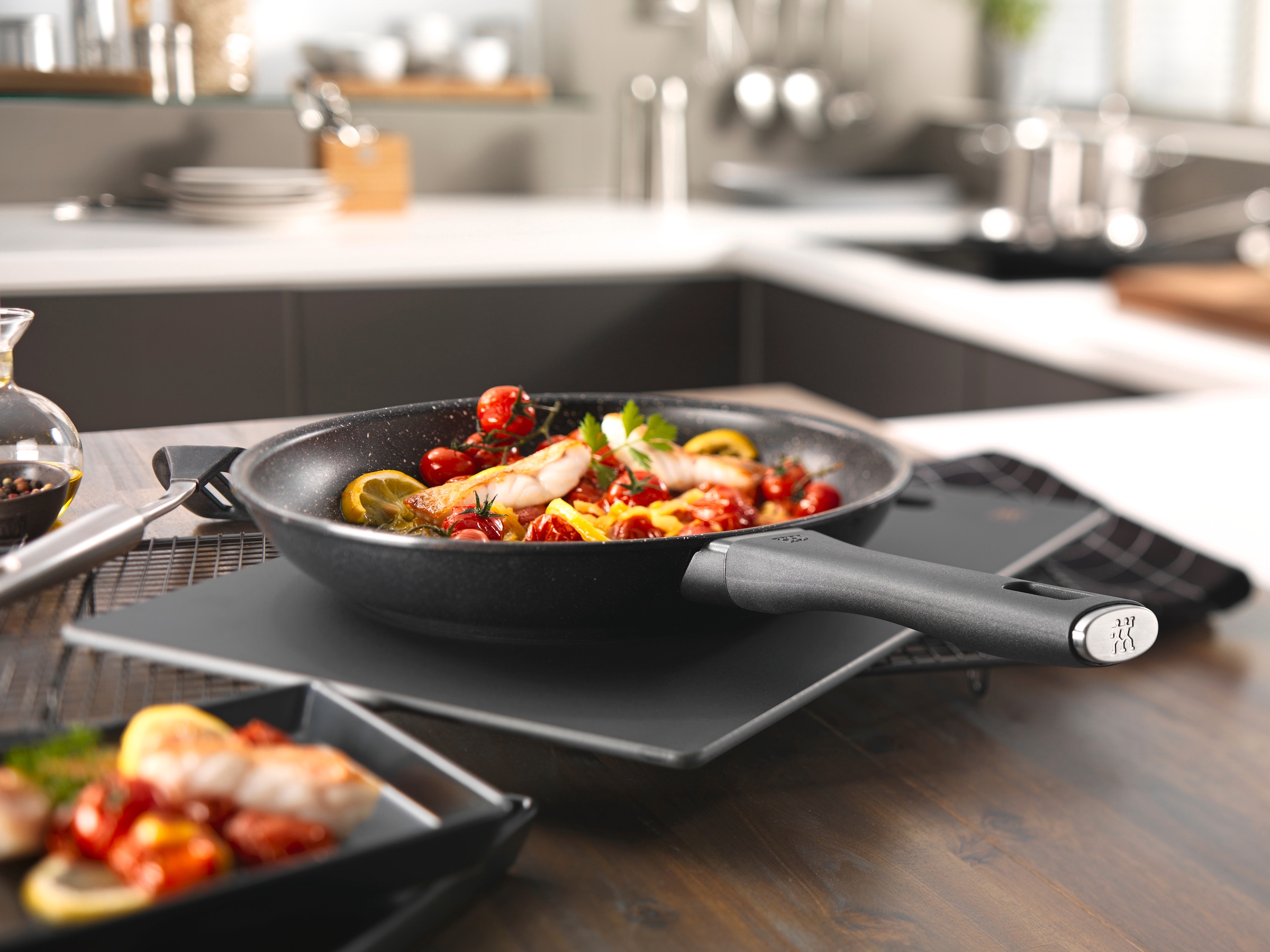 Zwilling Pfannen-Set »Marquina Plus«, Aluminium, (Set, 3 tlg., je 1 Bratpfanne Ø 20 cm, Ø 28 cm, 1x Hochrandpfanne Ø 28 cm), Induktion, (2 Bratpfannen, 1 Hochrandpfanne)