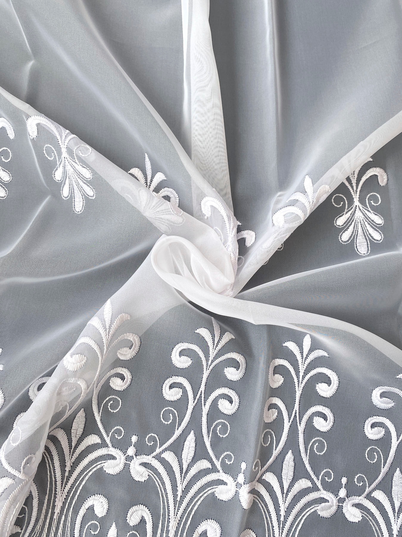 Weckbrodt Gardine »Heidelberg«, (1 St.), echte Stickerei, Voile, transparent, C-Bogen, 1 Bordüre, Kante, Store