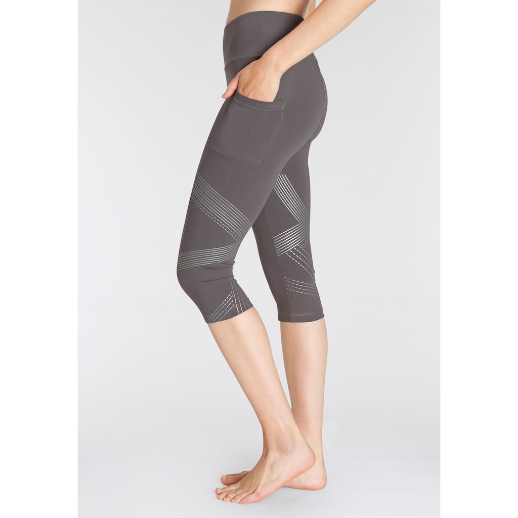 LASCANA ACTIVE Caprileggings, mit optischen Reflektortprint und Handytasche