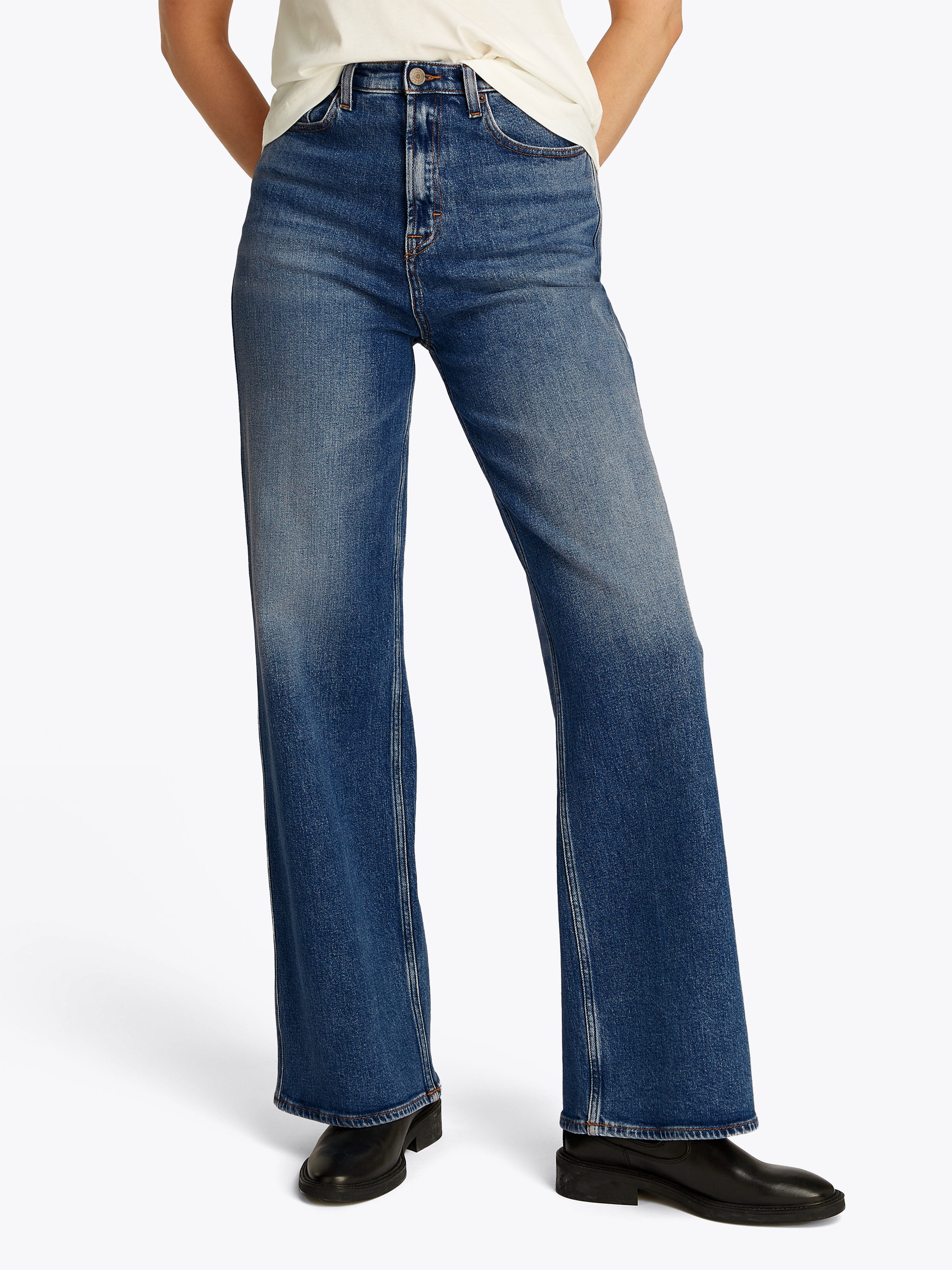 Tommy Jeans Weite Jeans »Claire High Rise«, mit Logo-Badge
