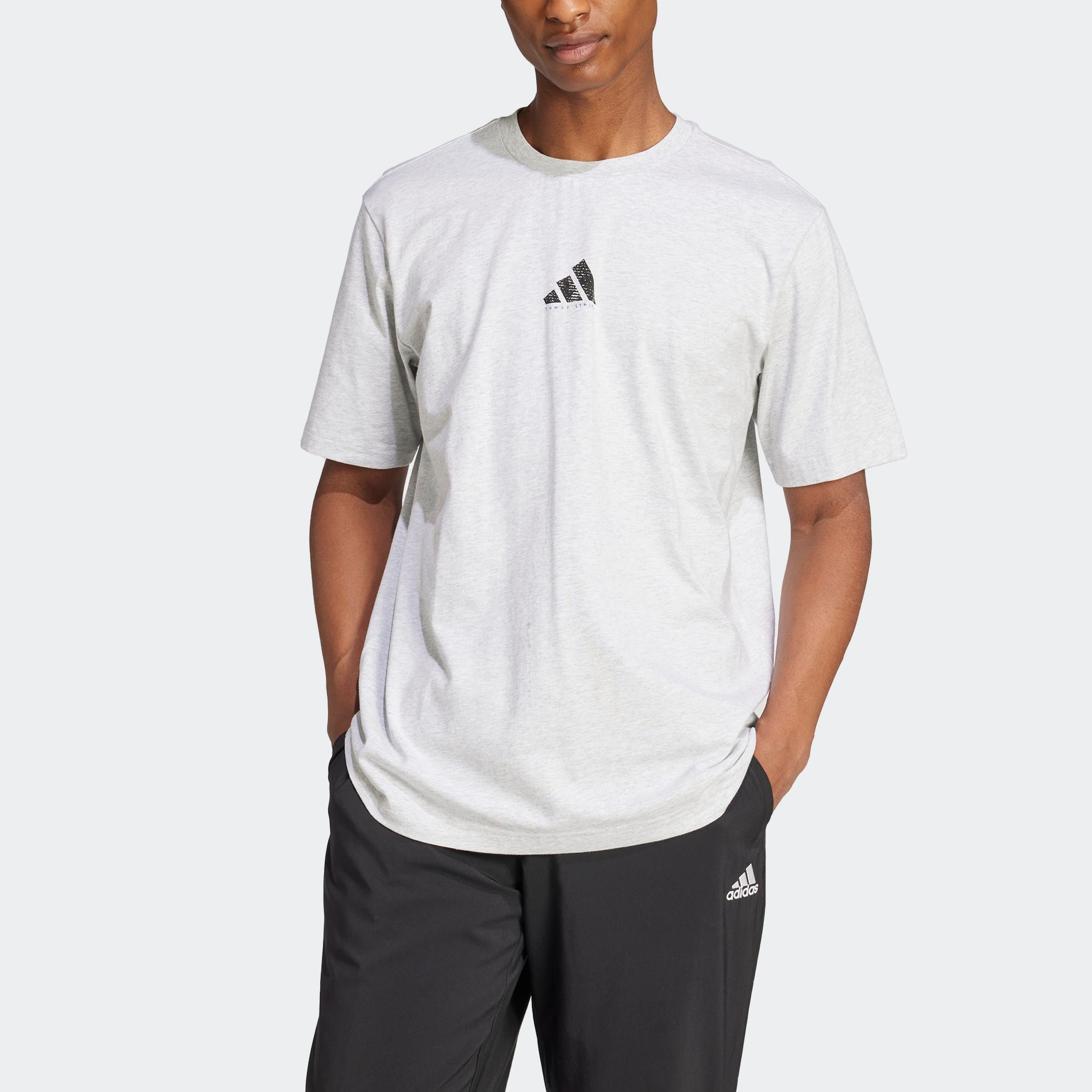 adidas Sportswear T-Shirt »CODES PHOTOREAL GRAPHIC« sportlicher Stil, ohne Verschluss, mit Rückenprint, aus Baumwolle