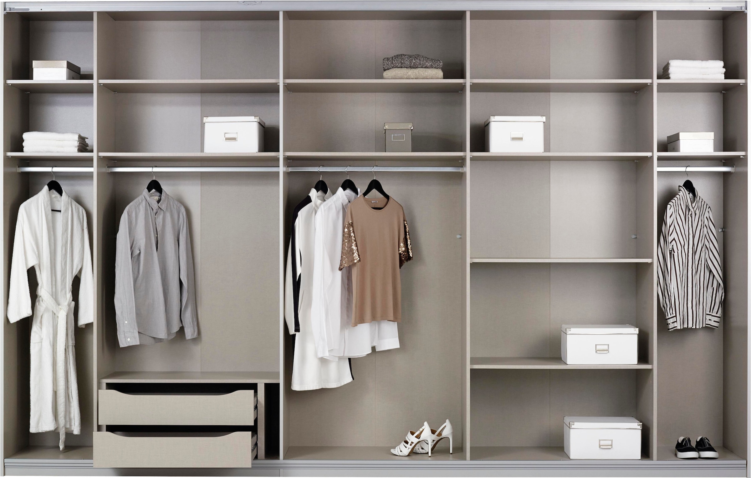 rauch Schwebetürenschrank »Kleiderschrank Schrank Garderobe Schlafzimmerschrank TUBONA«, mit umfangreicher Innenausstattung und Passepartout MADE IN GERMANY