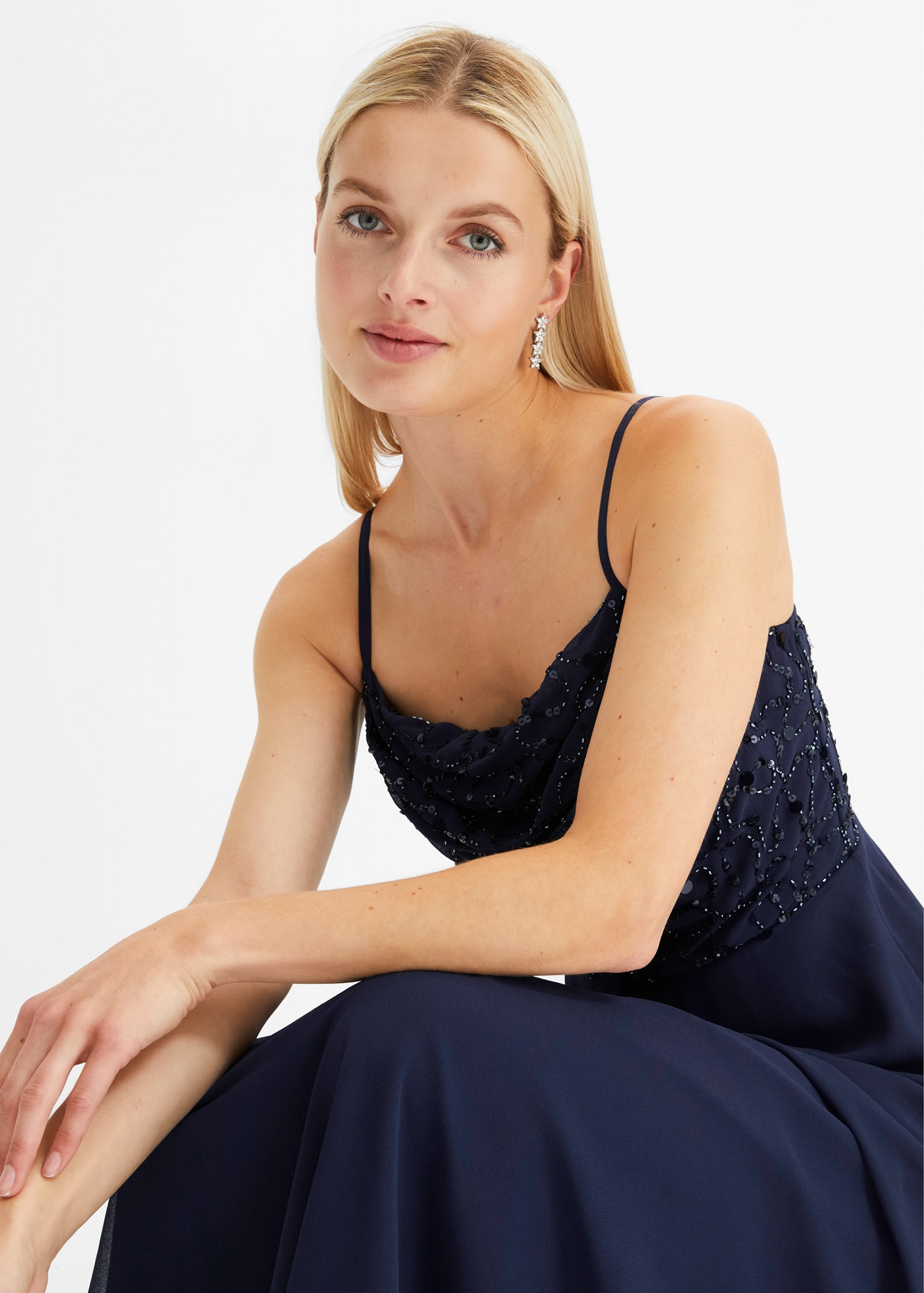 bonprix Trägerkleid »Trägerkleid mit Paillettenstickerei« für festliche Anlässe, mit Tüllrock, ausgestellte Passform