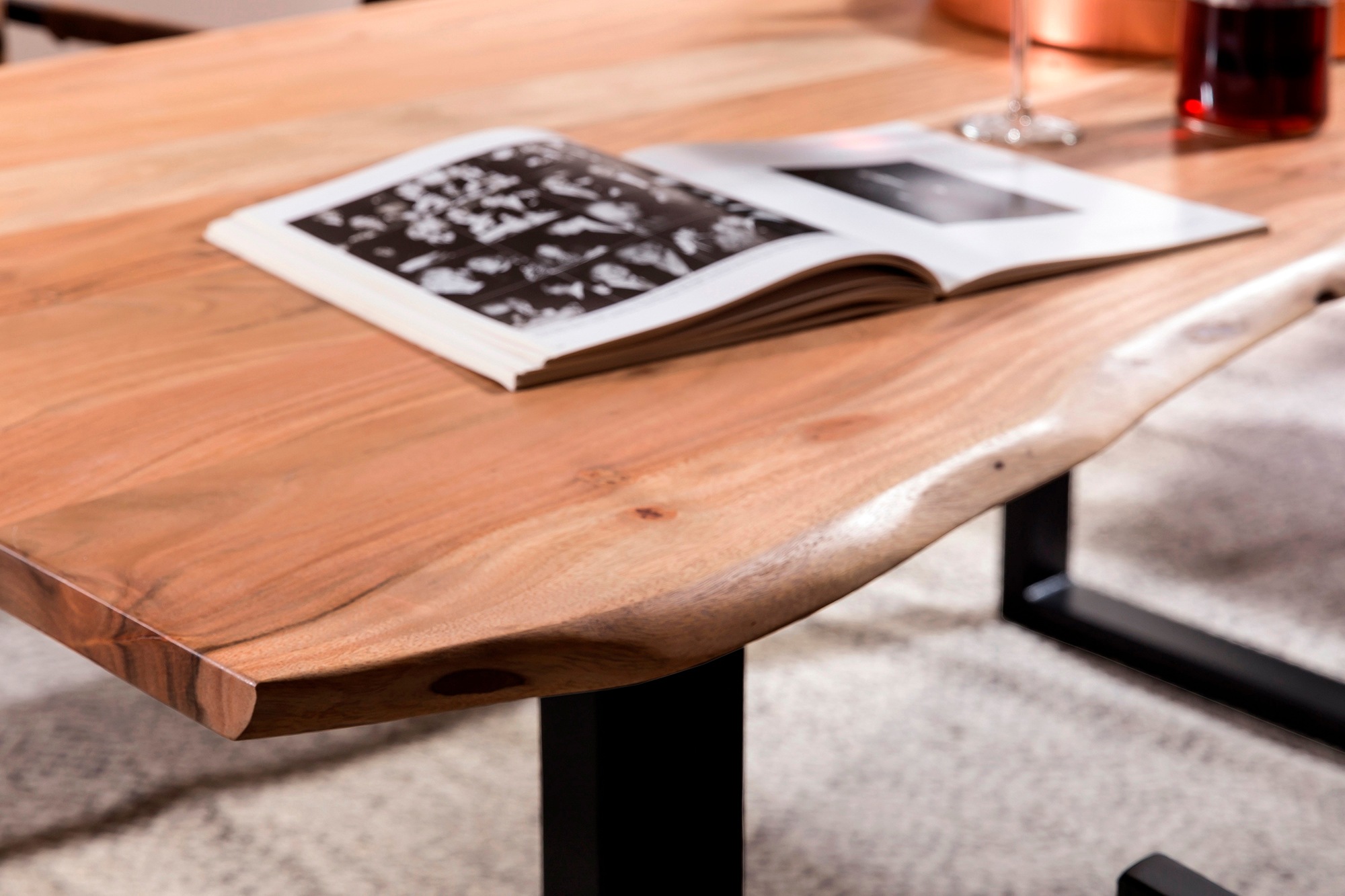 SIT Essgruppe, (Set, 3 tlg., 1 Tisch und 2 Bänke), Mit natürlicher Baumkante