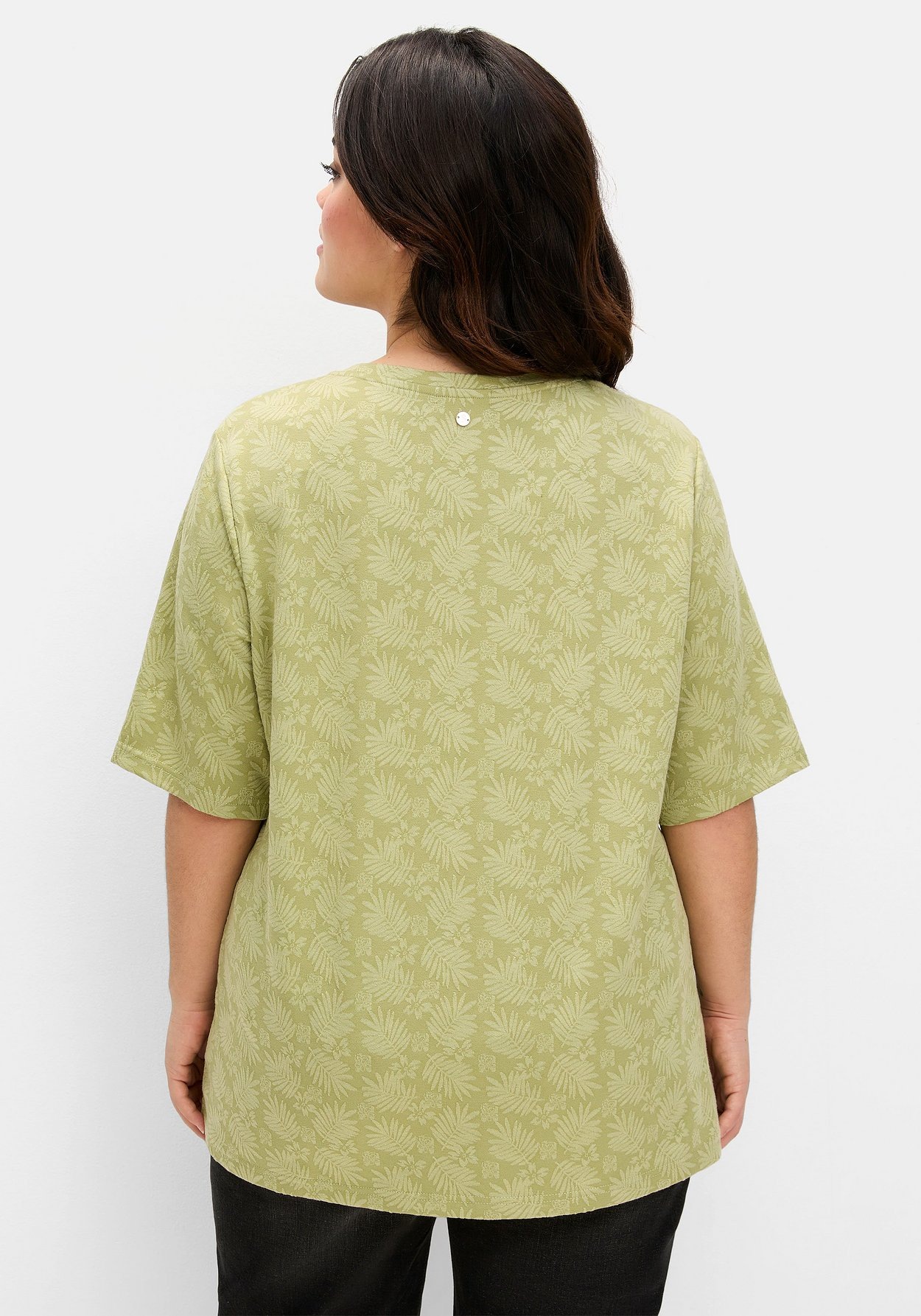 Sheego T-Shirt »Shirt mit Alloverprint, leicht tailliert«