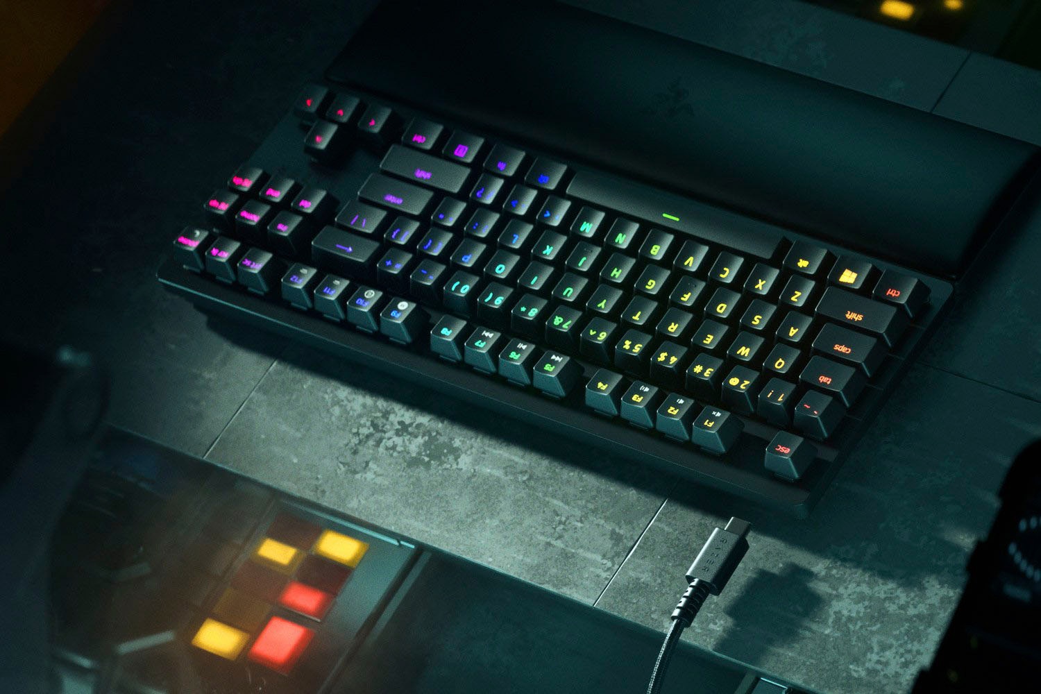 RAZER Gaming-Tastatur »Huntsman V2 Tenkeyless - Klickend optischer Switch«, (Fn-Tasten-Multimedia-Tasten-Handgelenkauflage)