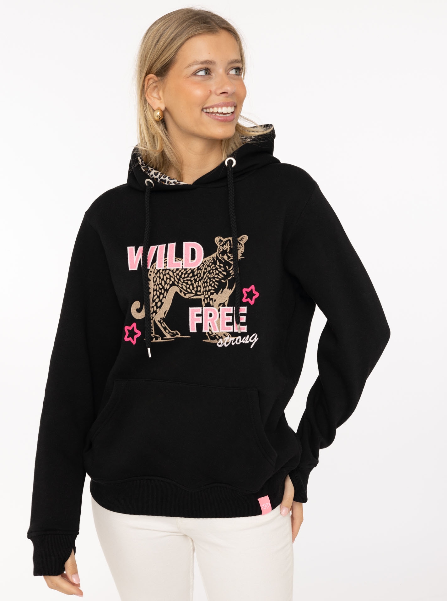 Zwillingsherz Hoodie »"Wild Free"«, gestickter Leopard, Statement Schriftzug, Kapuze
