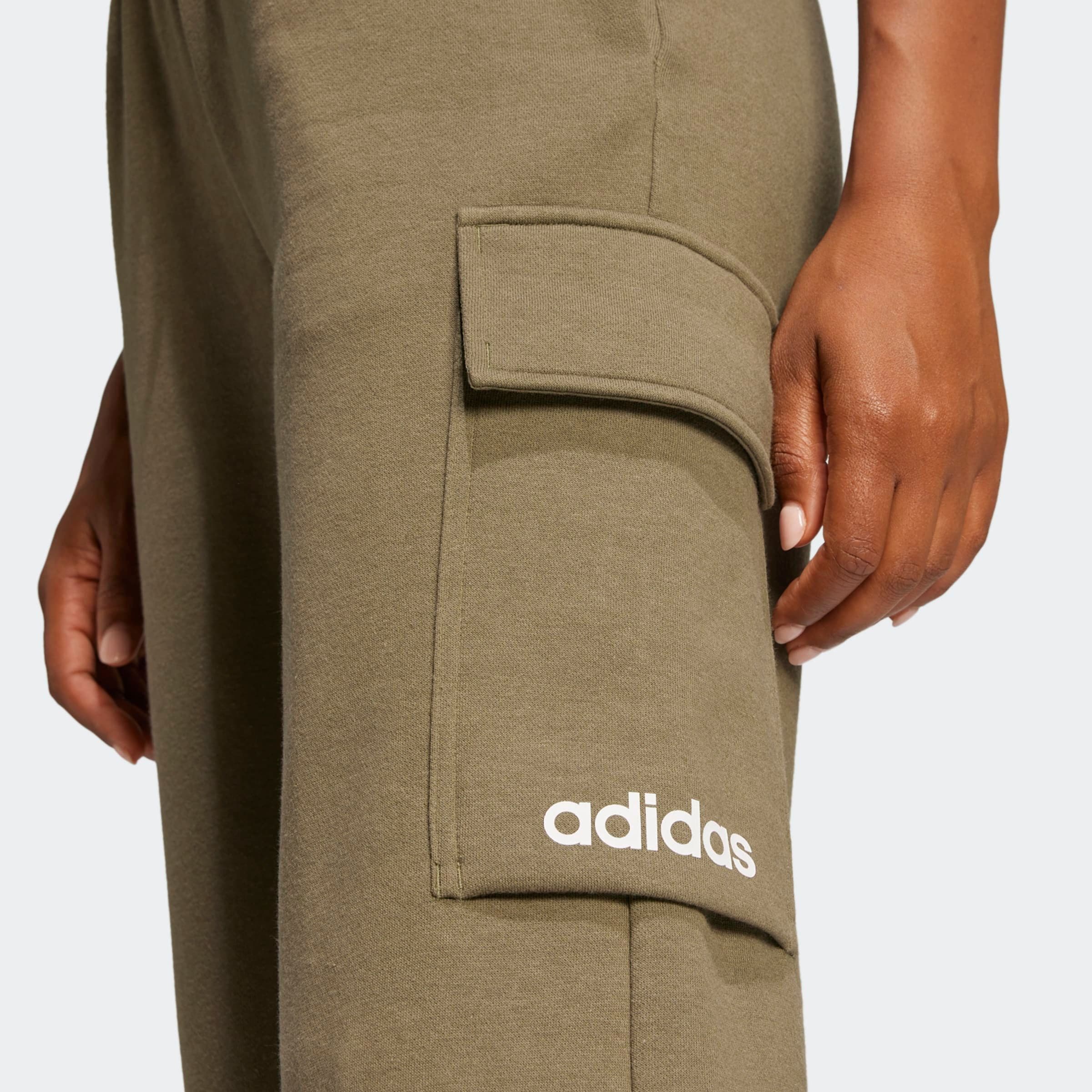 adidas Sportswear Sporthose »W LIN FL CARGO«, (1 tlg.), Cargohose mit flauschiger Innenseite, regulär geschnitten, hoher Bund