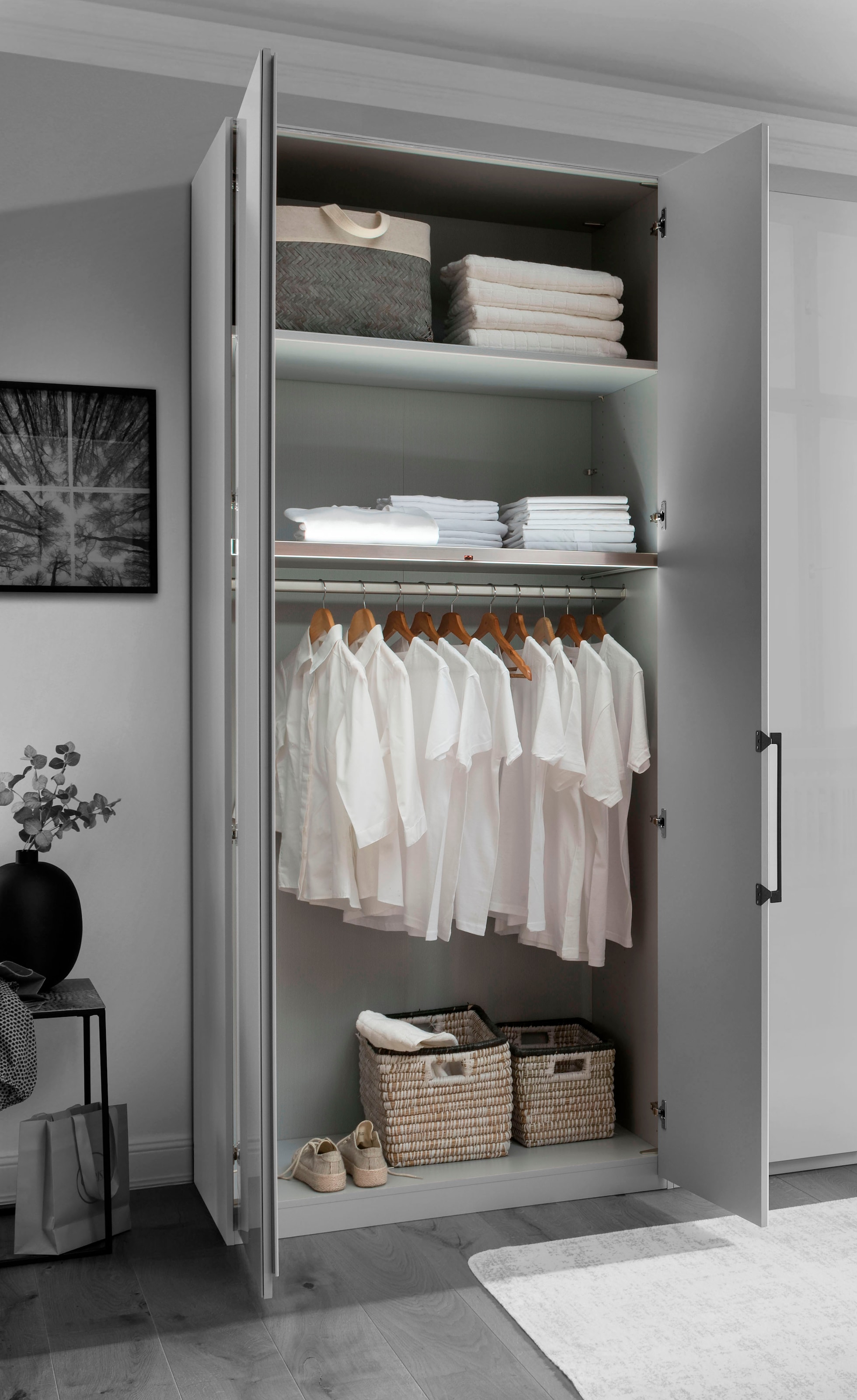 WIEMANN Drehtürenschrank »Monaco, Made in Germany, edle Glasfront, in verschiedenen Farben,« hochwertige Beschlägen inkl. Dämpfung