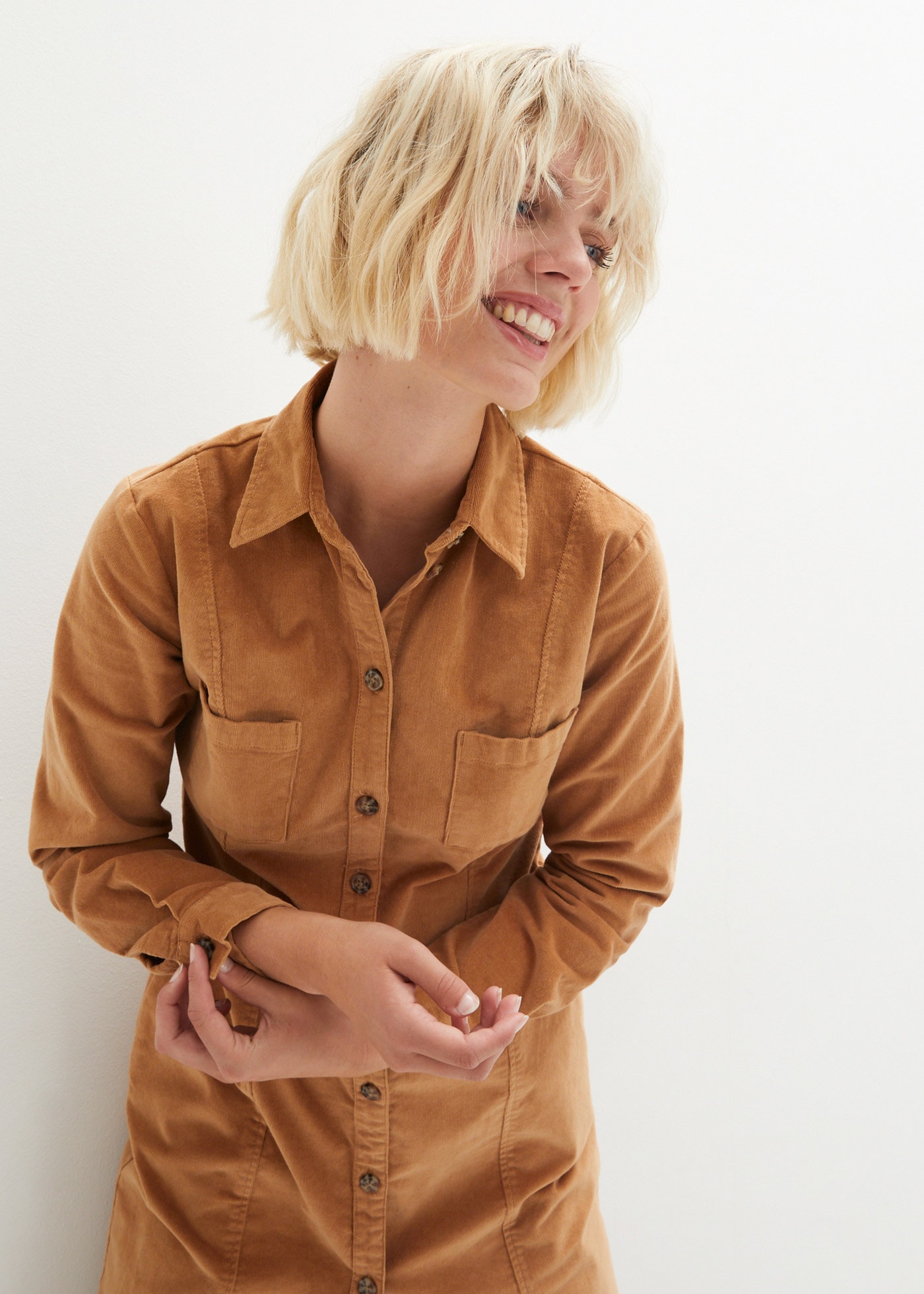 bonprix Hemdblusenkleid Brusttaschen für Alltag, aus Baumwolle und Elasthan, mit Knopfleiste