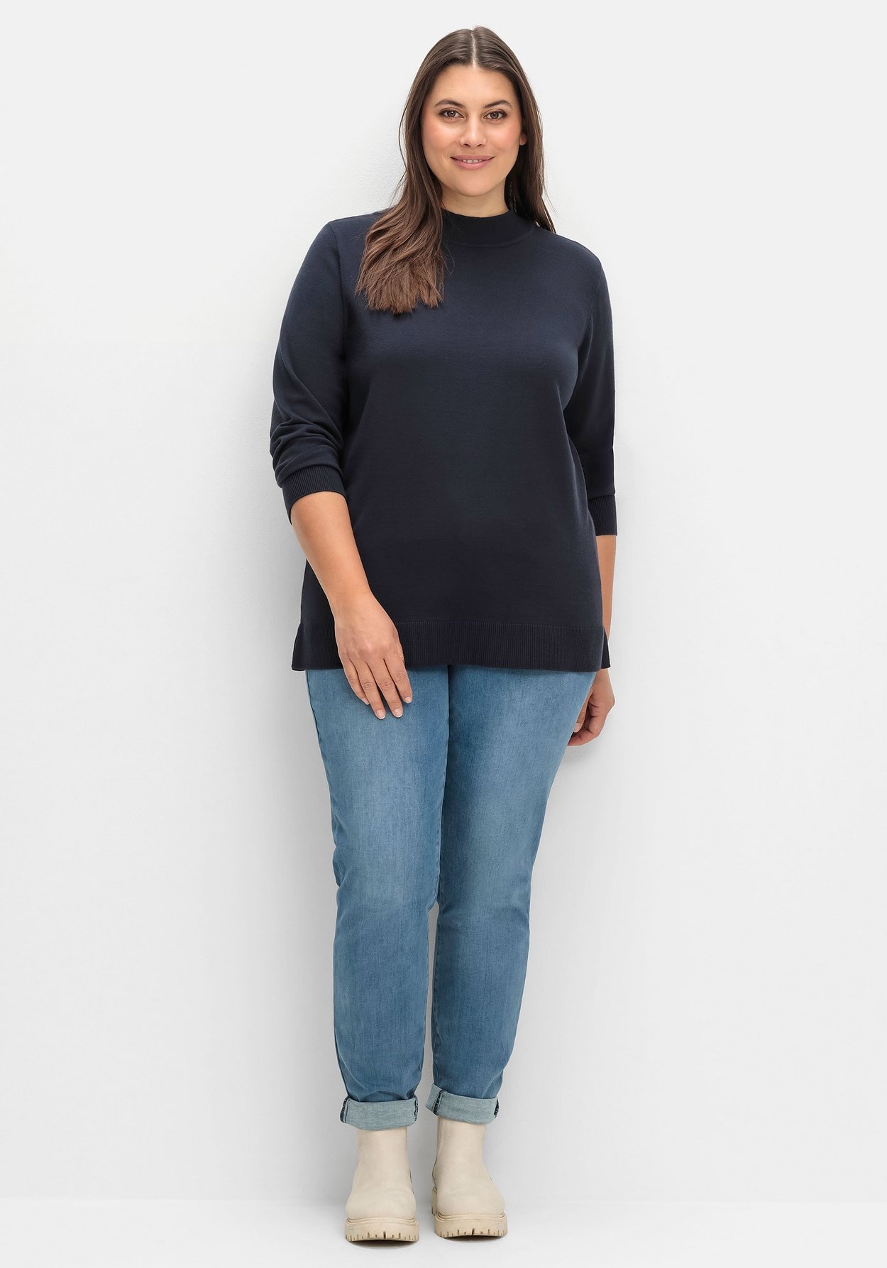 Sheego Strickpullover »Pullover mit geripptem Stehkragen und Seitenschlitzen«, mit geripptem Stehkragen und Seitenschlitzen