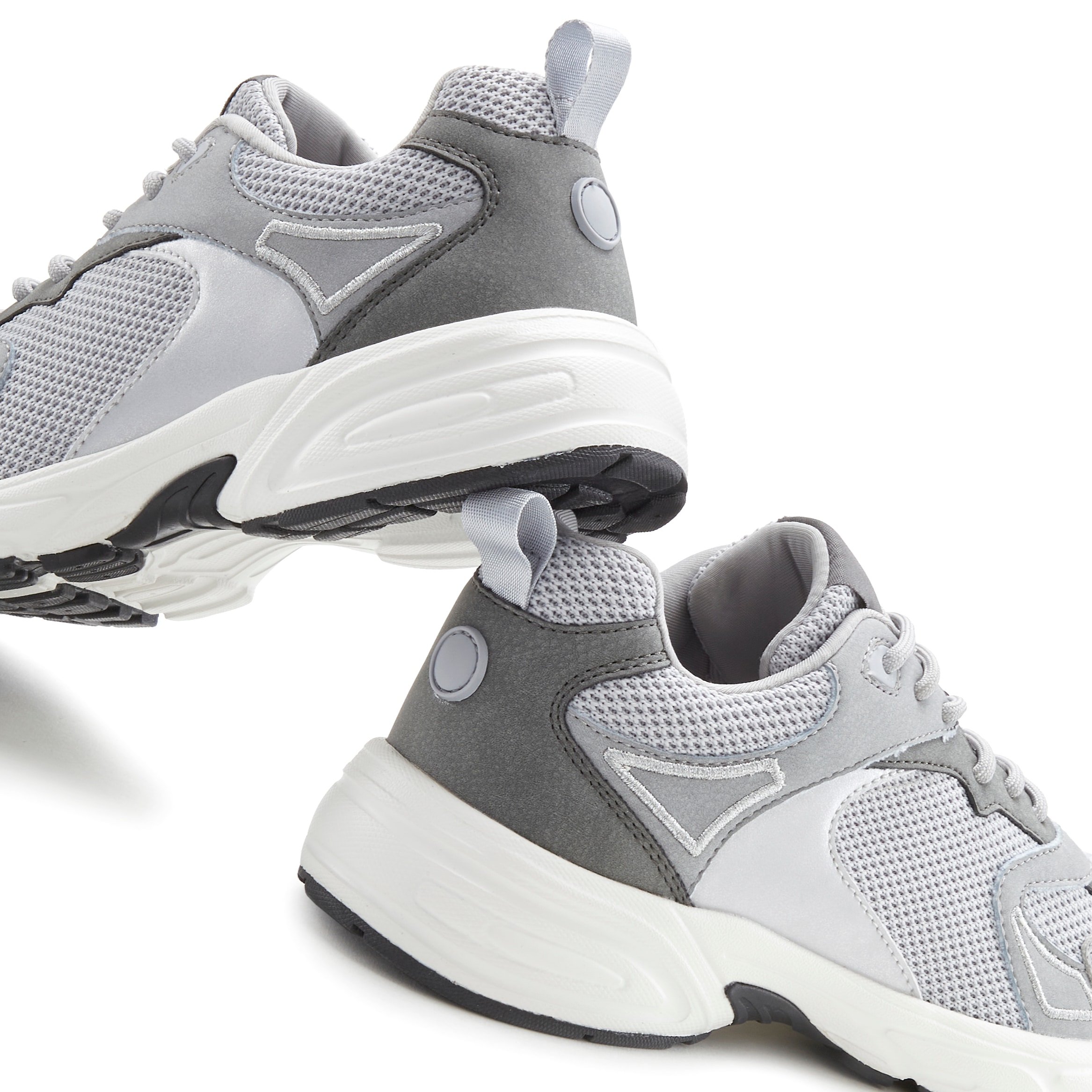 LASCANA Sneaker, Halbschuh, Sportschuh, Schnürhalbschuh leichte Chunky Sohle VEGAN