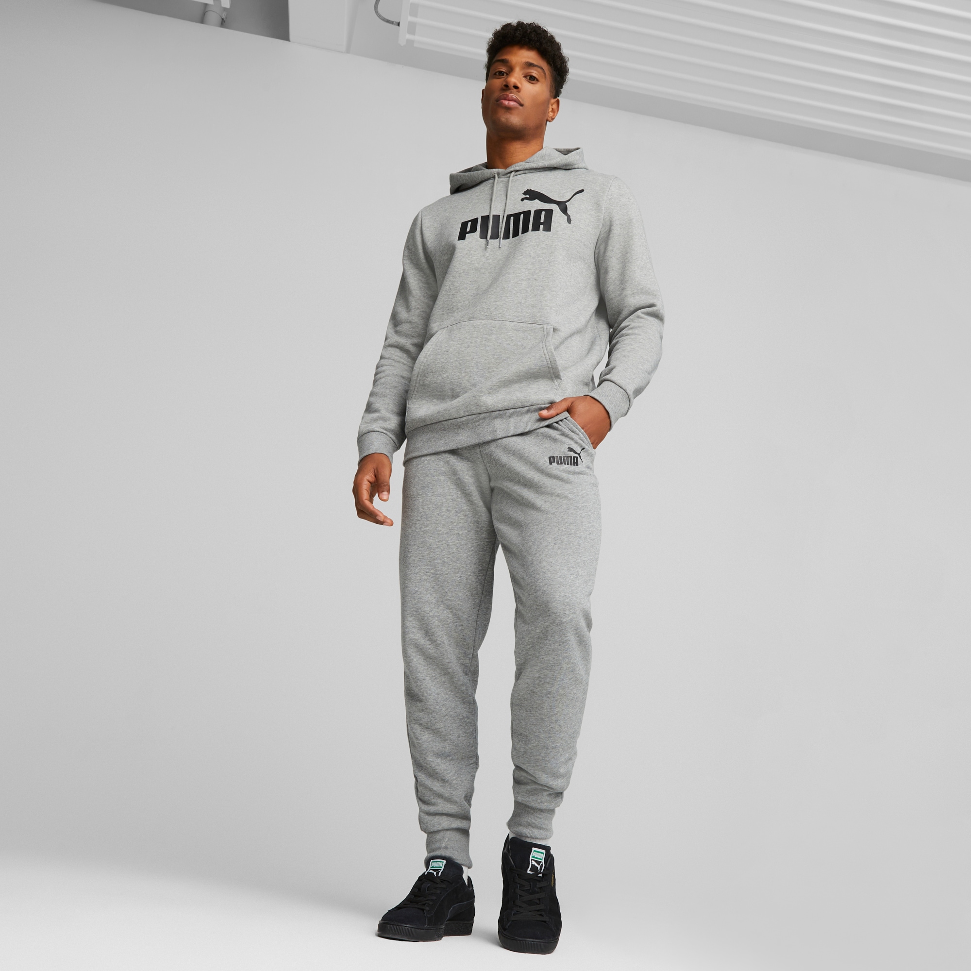 PUMA Trainingshose »ESS LOGO PANTS TR CL«, Jogginghose, French Terry Qualität