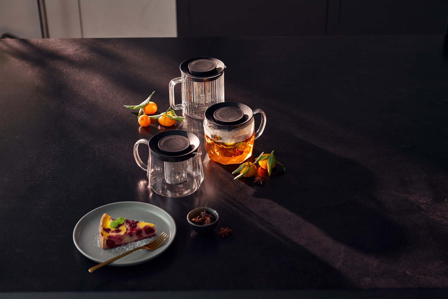 RESTO Kitchenware Teekanne »Ain, hitzebeständige Glaskanne im 3D Design, Höhe 12 cm« 1 l 4 Stk. tlg. mit herausnehmbarem Filtersieb aus Edelstahl, im Geschenkkarton