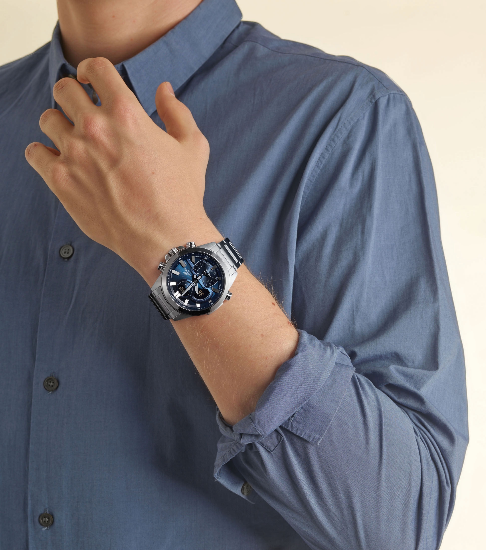 CASIO EDIFICE Smartwatch, Armbanduhr,Herrenuhr,Bluetooth,Stoppfunktion,Weltzeit,Edelstahlarmband)
