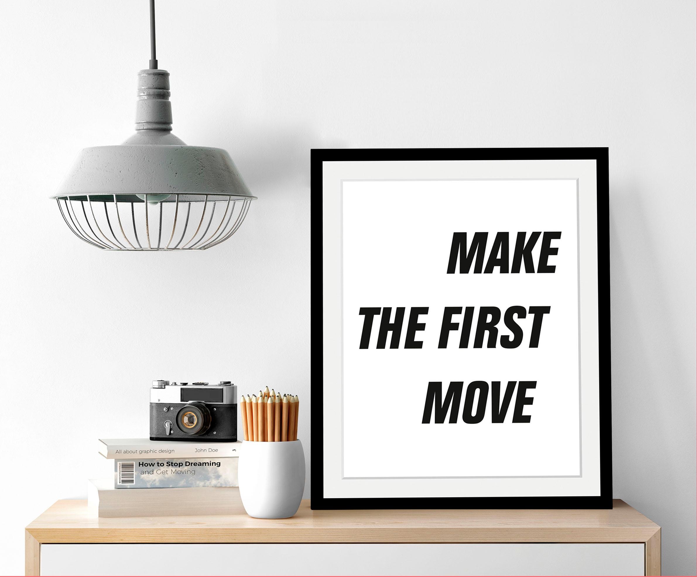 queence Bild »First Move«, Schwarz-Weiß-Schriftzug-Motivationsbilder, HD Premium Poster-Druck inkl. Holzrahmen