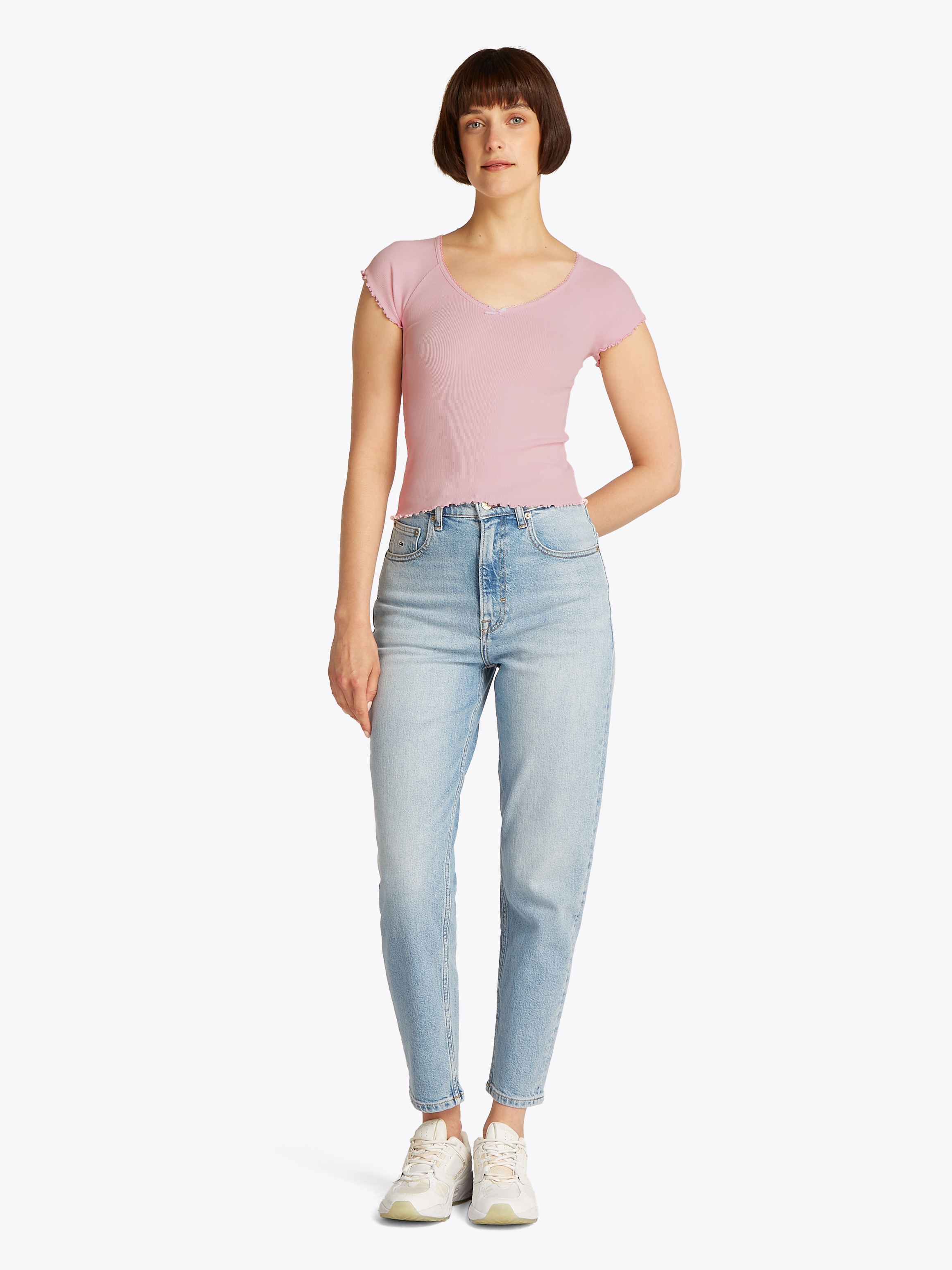 Tommy Jeans Kurzarmshirt »TJW SLIM VNECK GMD RIB SS«, mit Rollkanten, im femininen Stil