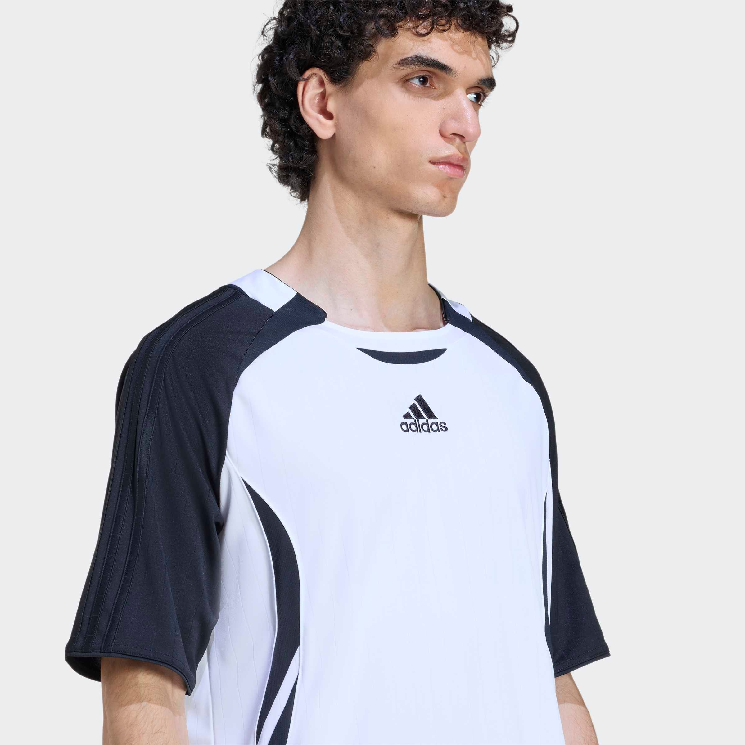 adidas Originals T-Shirt »TEAMGEIST TEE« sportlicher Look, Kurzarm, mit Rundhalsausschnitt
