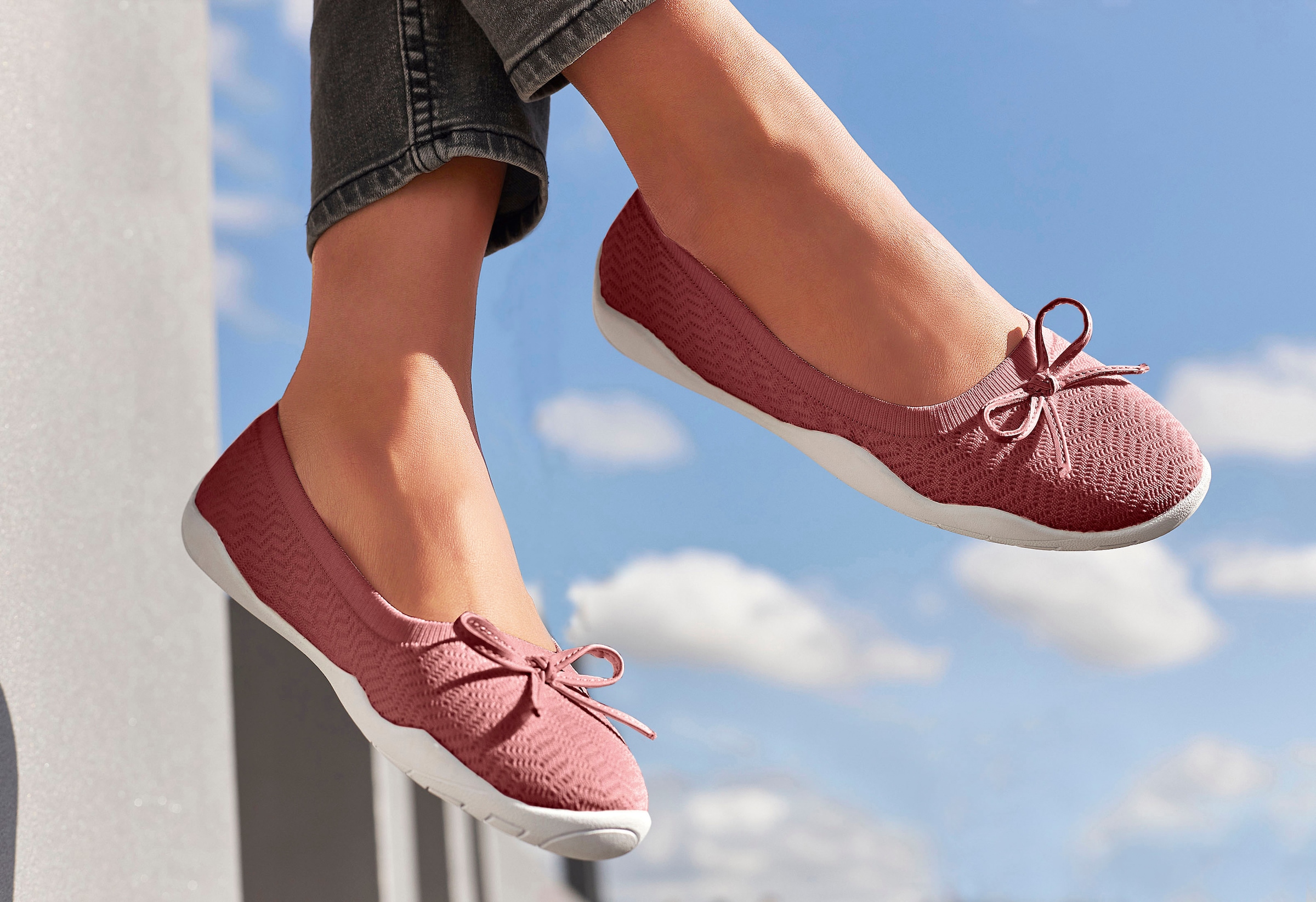 LASCANA Sneaker Ballerinas »Slip-On-Sneaker«, mit flacher & flexibler Sohle, superleicht, Slipper, Halbschuh VEGAN