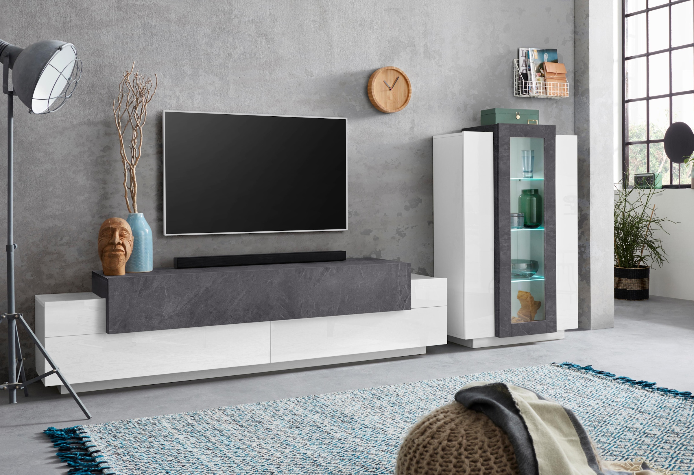 INOSIGN Lowboard »Coro,Lowboard,TV-Kommode,TV-Möbel,TV-Bank«, mit 3 Klappen davon 2 mit Push-to-Open Funktion Breite 200 cm