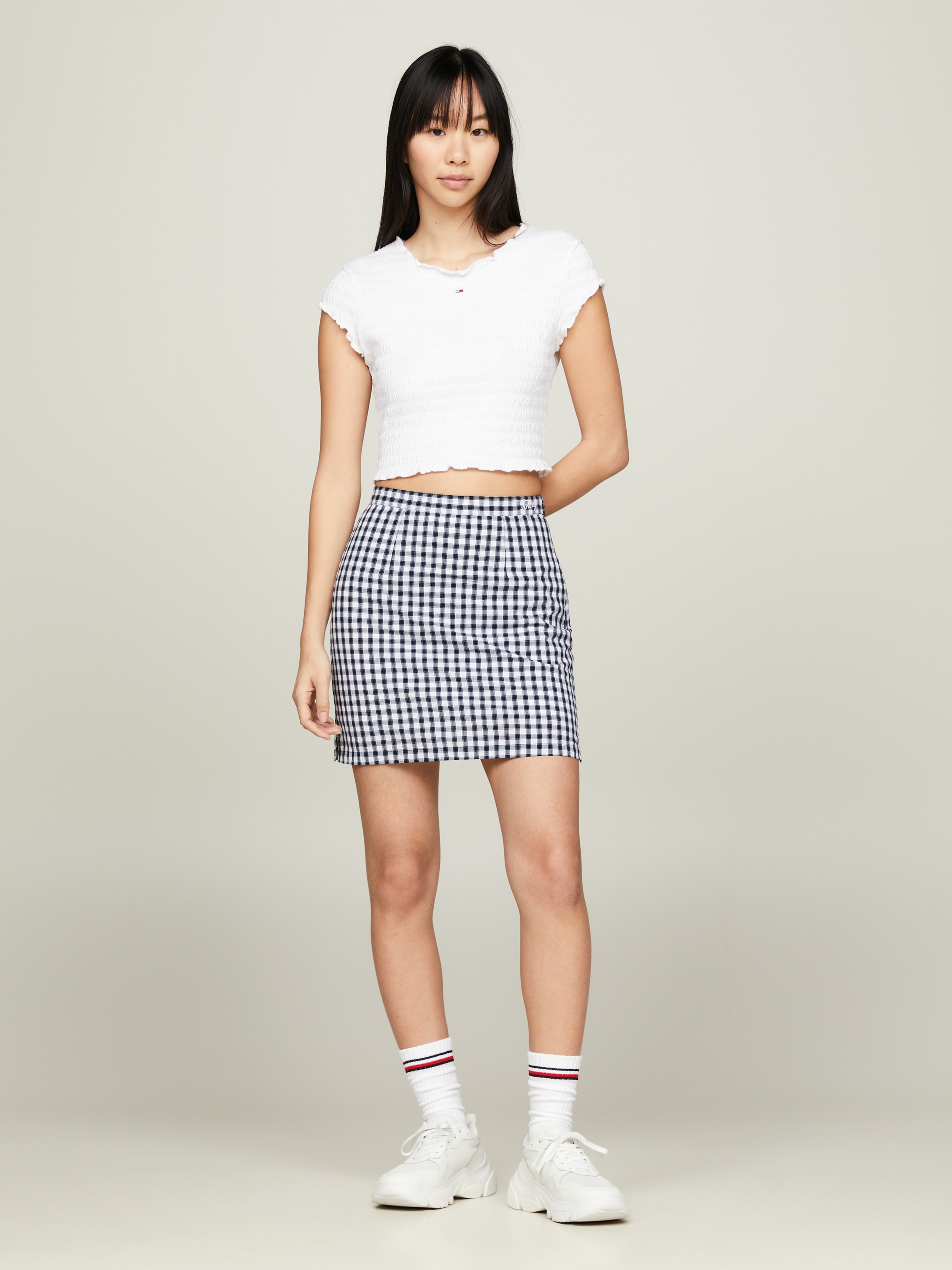 Tommy Jeans Rundhalsshirt »TJW SLIM SMOCK TEE«, allover gesmokt