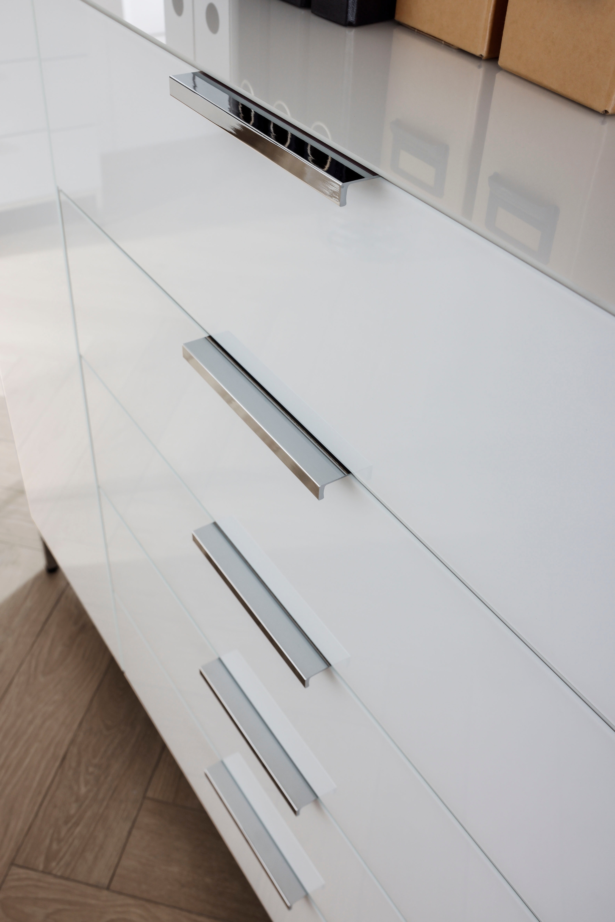 rauch Kombikommode »Kommode Türkommode Sideboard Kombikommode FLIPP mit Glasfront« Breite 200 cm mit 2 Einlegeböden,  3-türig, 3 Schubladen, Soft-Close-Funktion, Oberboden und Front Glas