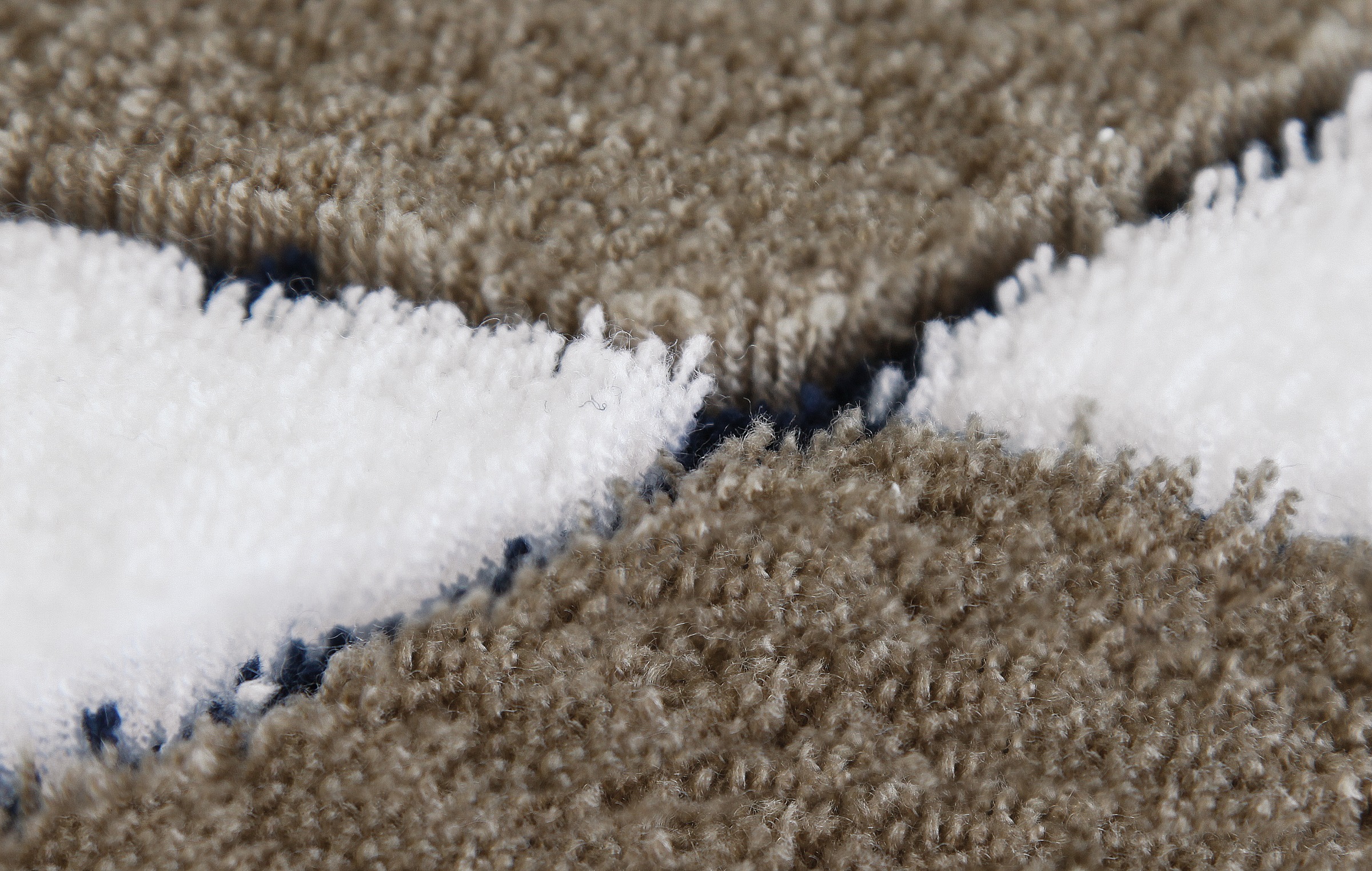 Kleine Wolke Badematte »Ayana«, rutschhemmend beschichtet, fußbodenheizungsgeeignet, Badteppich, modernes Rauten Design, leichter Hoch-Tief Effekt