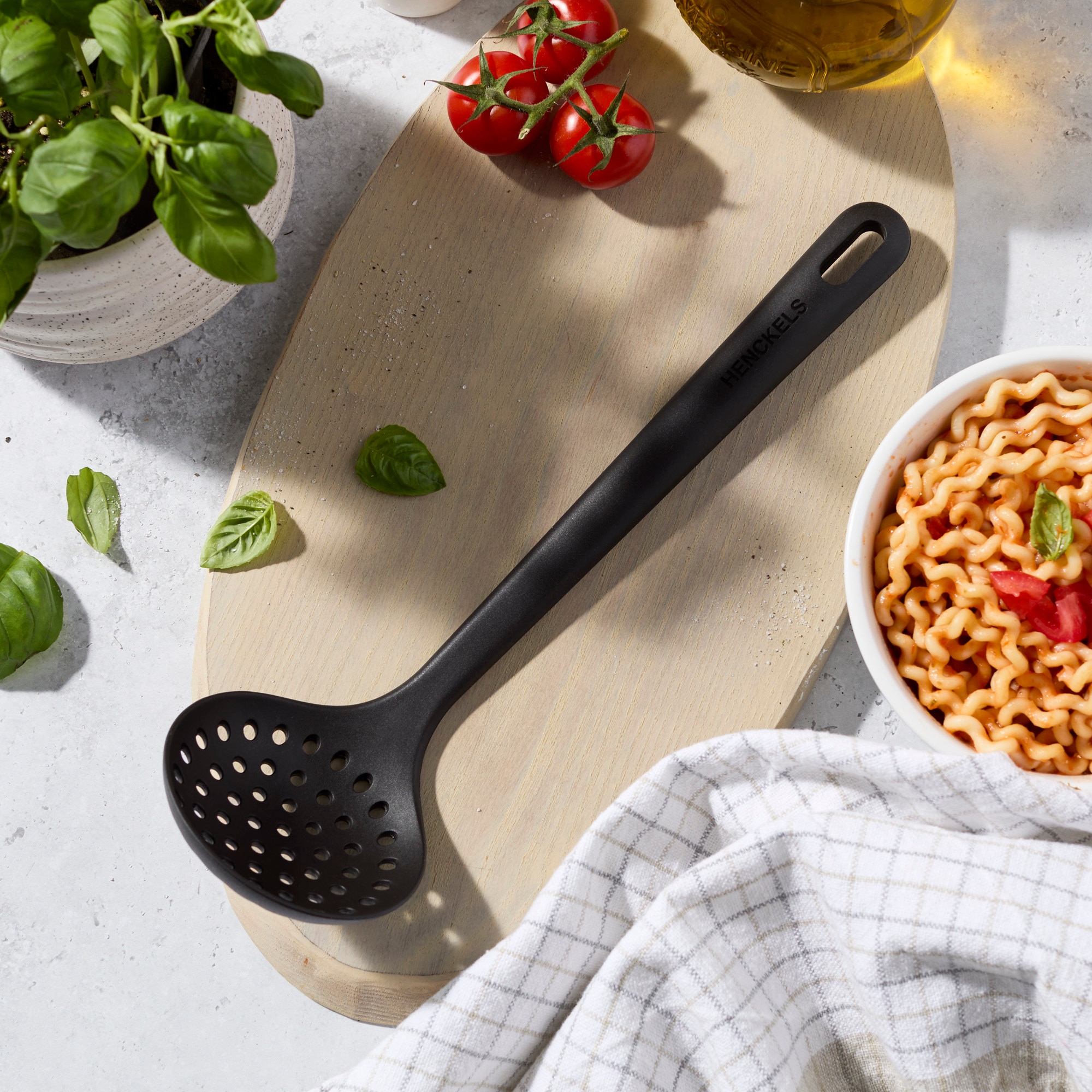 HENCKELS by ZWILLING Schaumlöffel »Silicone Onyx« Hitzebeständig, Aufhänge-Öse, Spülmaschinengeeignet