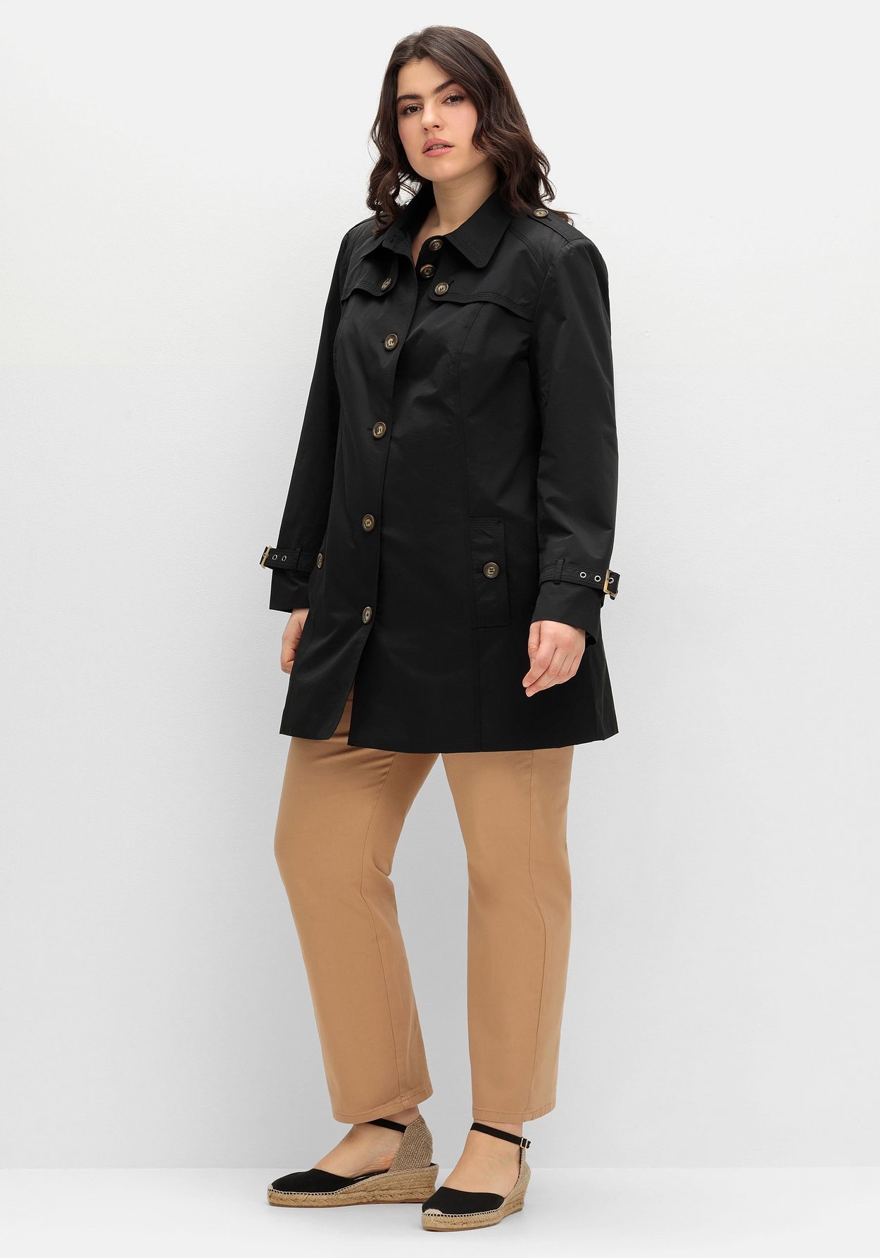 Sheego Trenchcoat »Leicht glänzende Longjacke mit dezentem Schimmer«