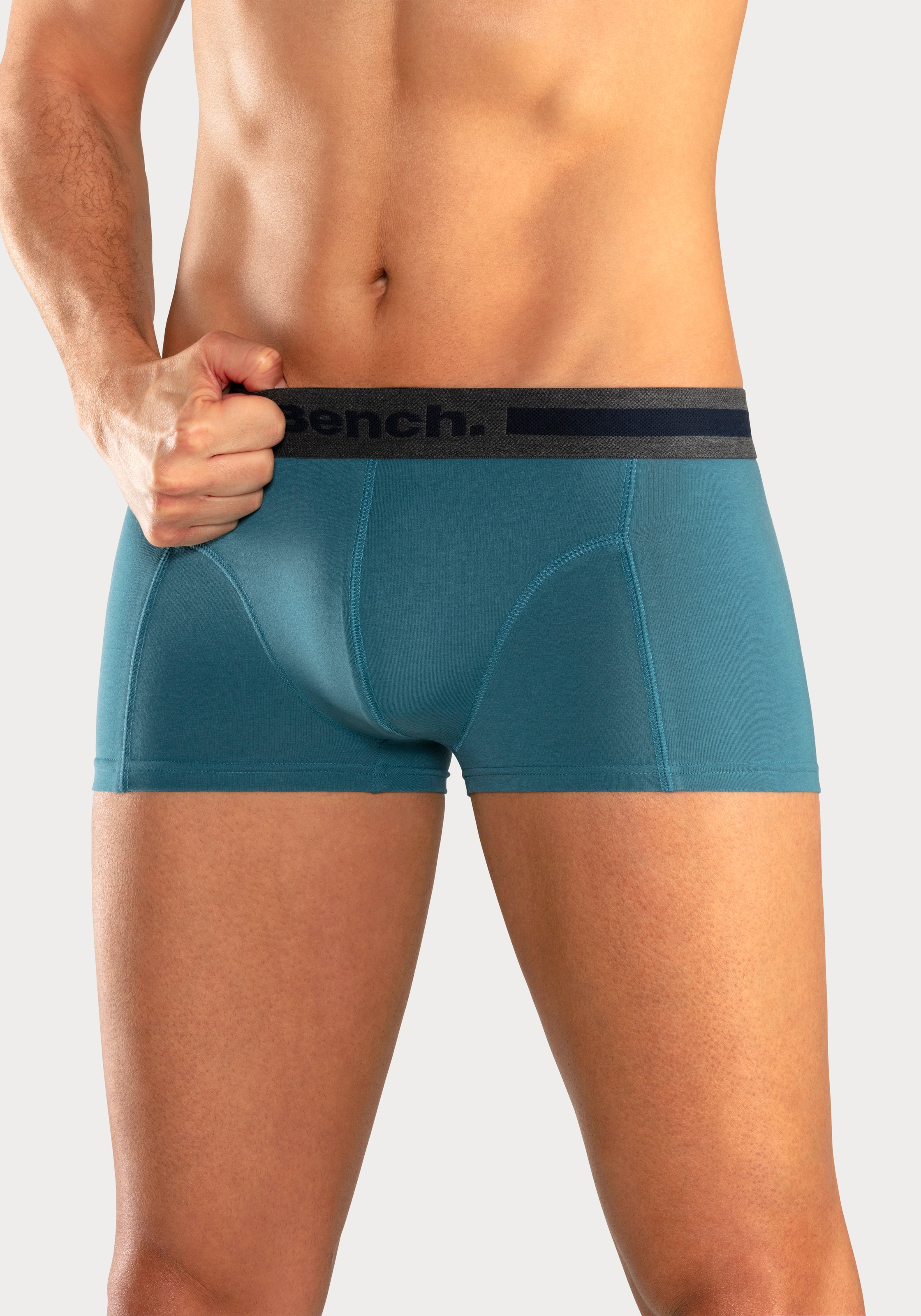 Bench. Hipster, (Packung, 4 St.), knapp sitzende Boxershorts aus Baumwollmischung