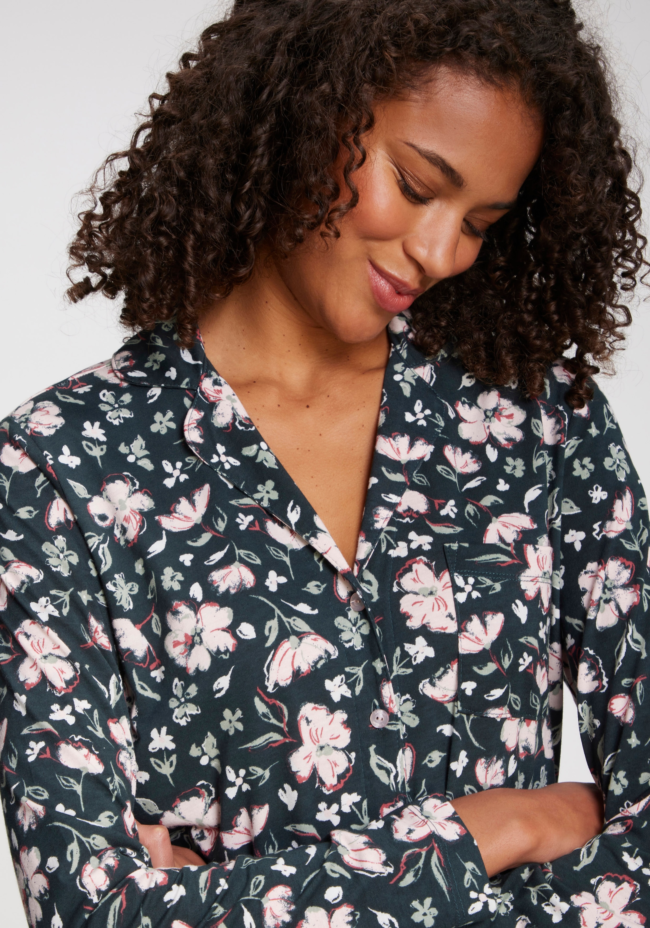 s.Oliver Pyjamaoberteil, mit schönem Alloverprint