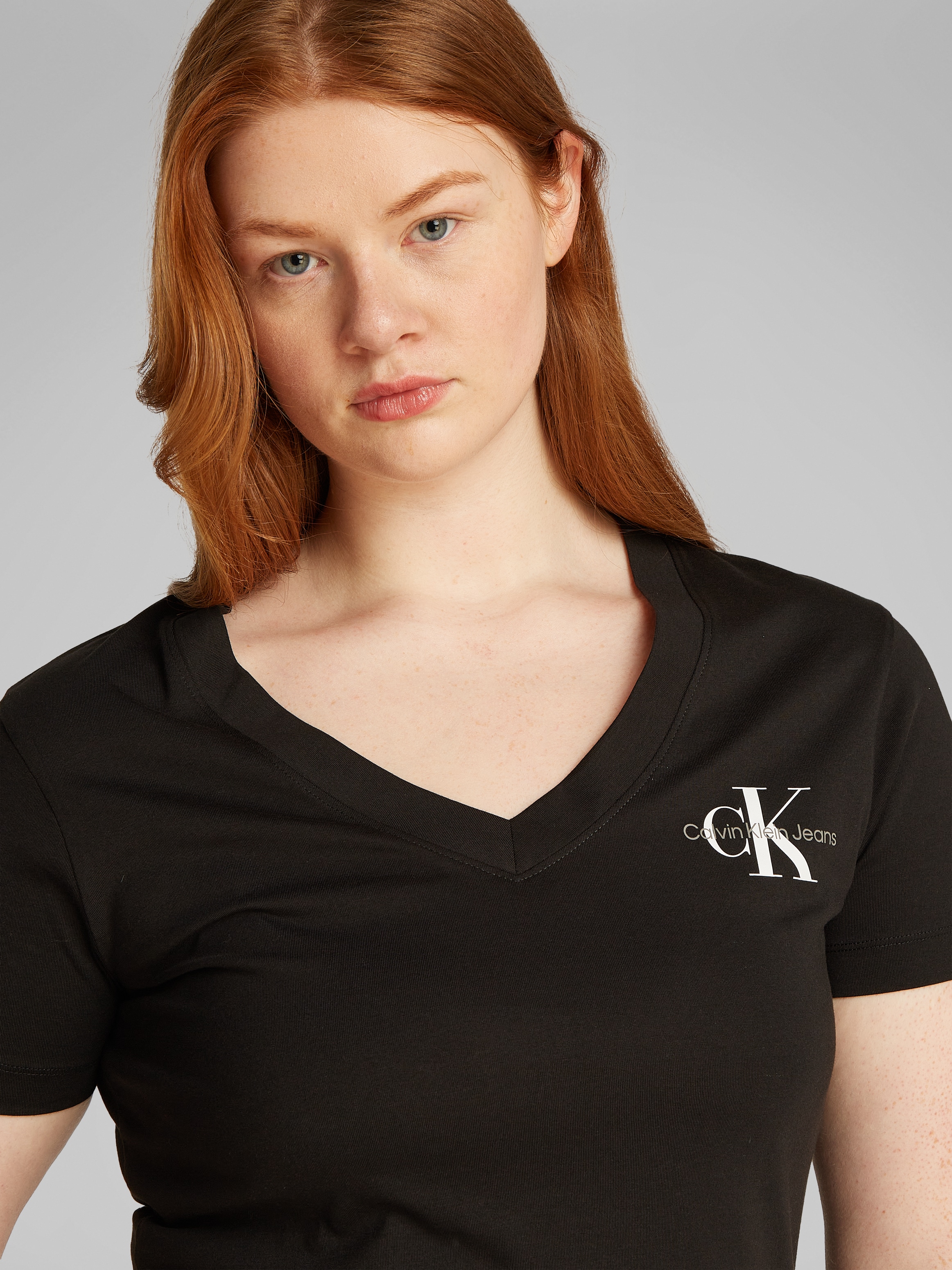 Calvin Klein Jeans Plus T-Shirt »PLUS 2-PACK MONOLOGO V-NECK TEE«, (Packung, 2 tlg., 2), in Großen Größen, mit Logo-Print