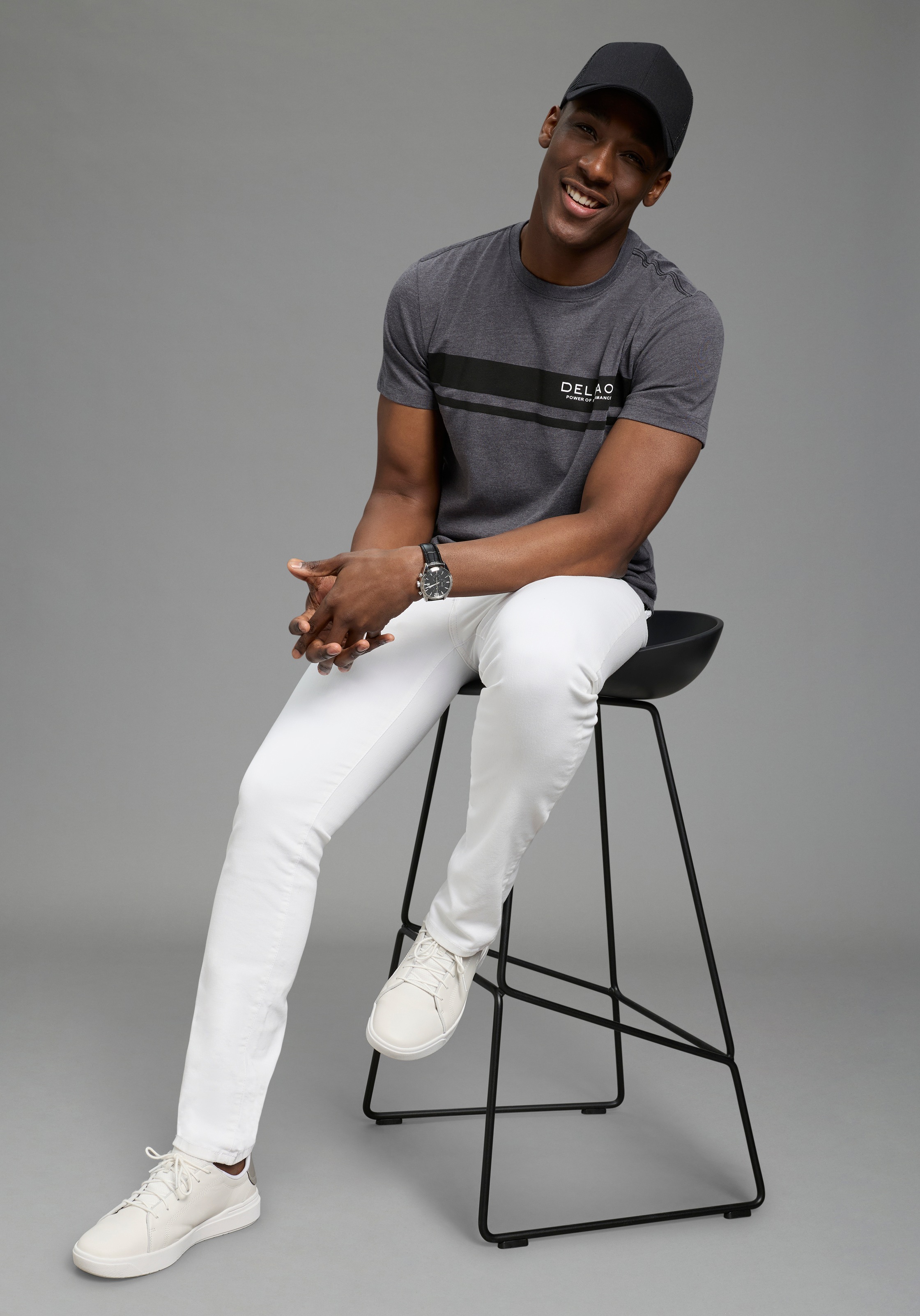 DELMAO Rundhalsshirt »Neue Kollektion!« Kurzarm, mit Rundhalsausschnitt, normale Passform, Casual-Stil