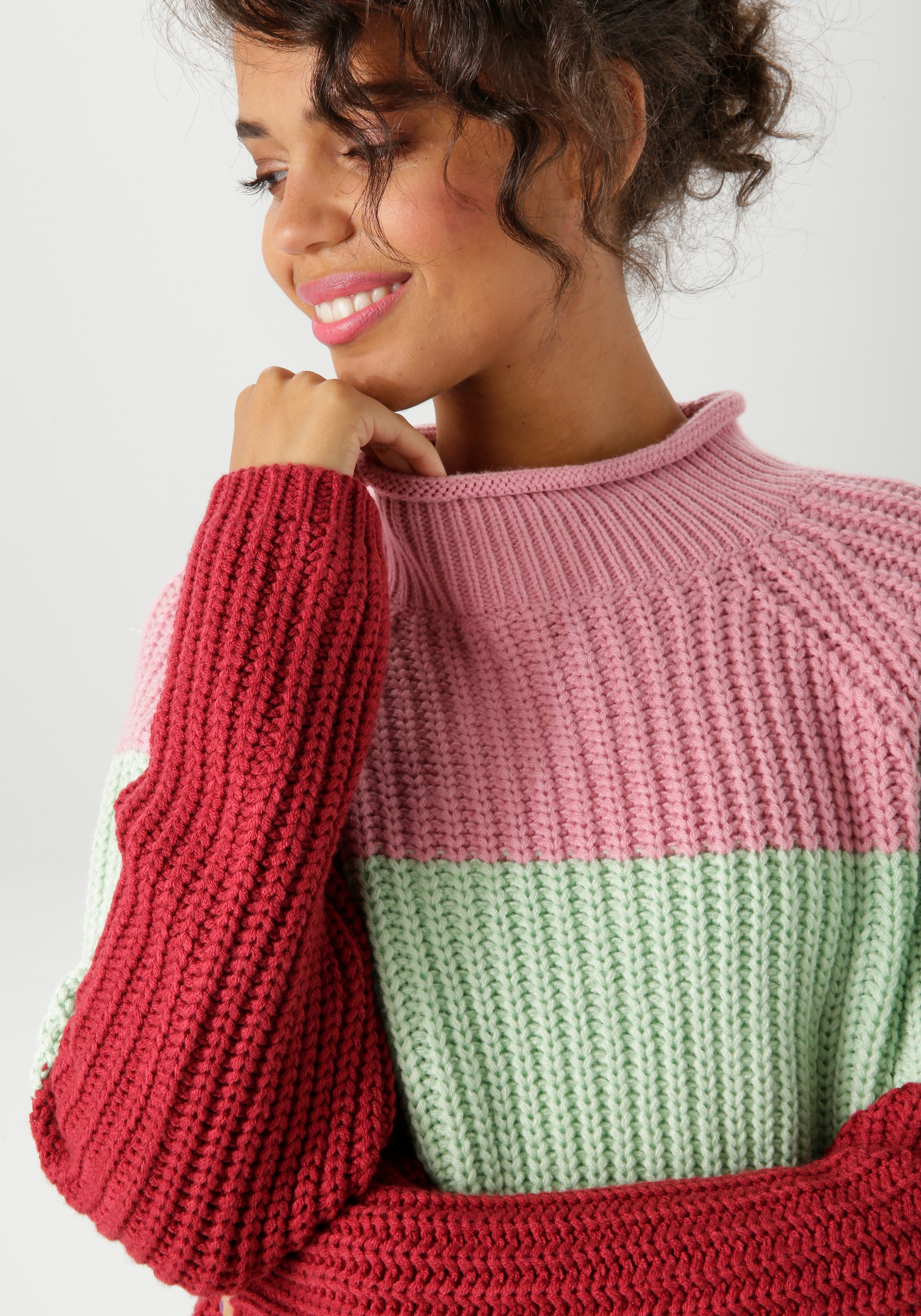 Aniston CASUAL Strickpullover im trendfarbigen Color-Blocking