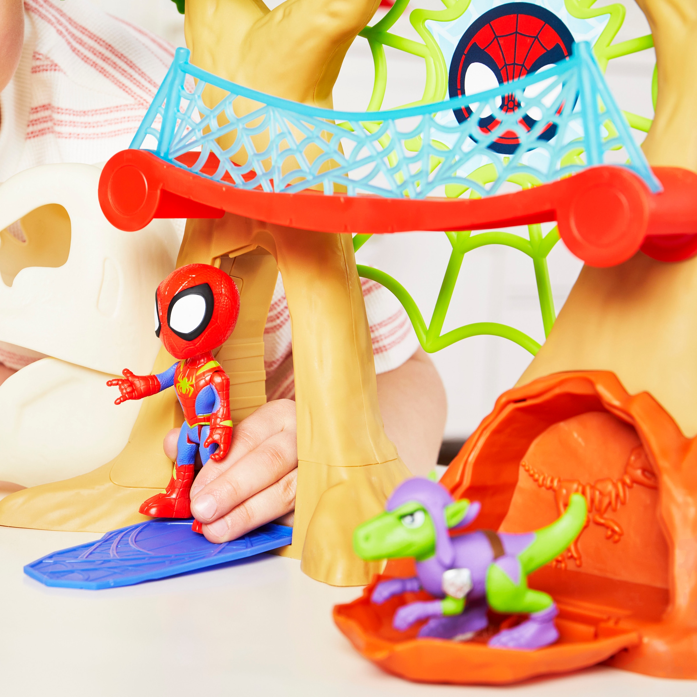 Hasbro Spielwelt »Marvel Spidey und seine Super-Freunde Dino-Baumhaus«, (Set), inklusive 2 Figuren