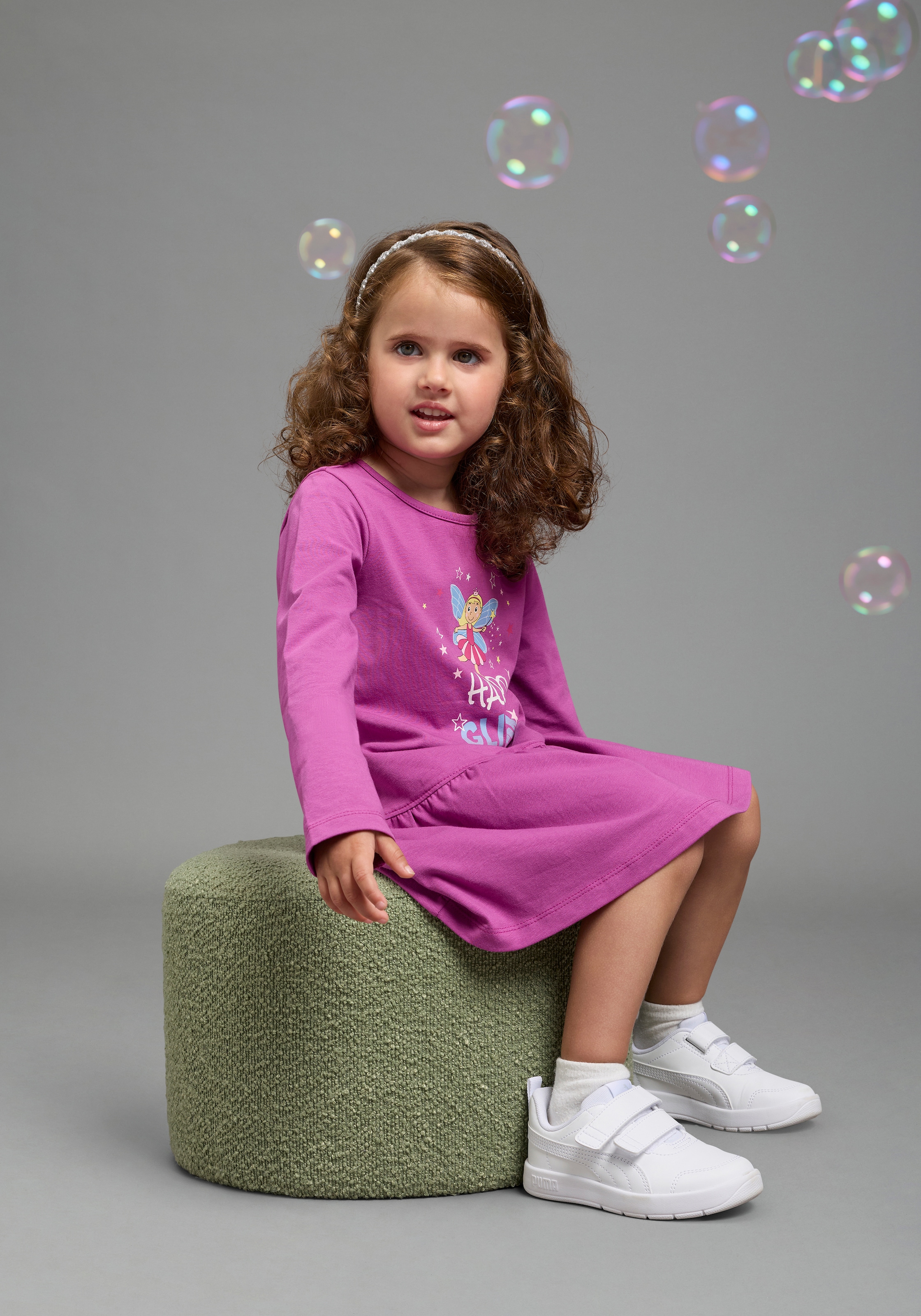 KIDSWORLD Jerseykleid »mit Spruch: HAPPY GLITZER TAG« Shirtkleid mit Feenprint, kniefreie Länge,  verspielter Look
