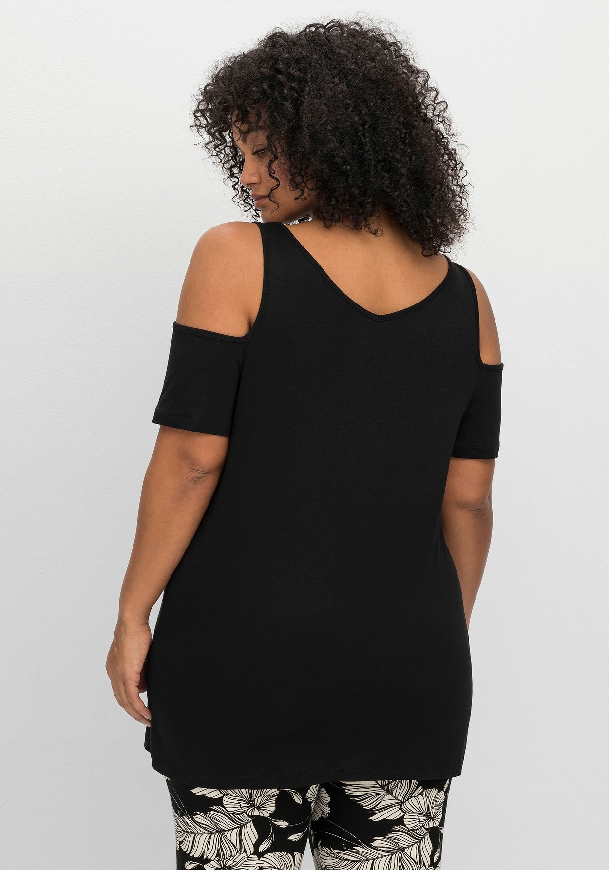 Sheego T-Shirt »Strandshirt mit V-Ausschnitt, im schulterfreien Look«