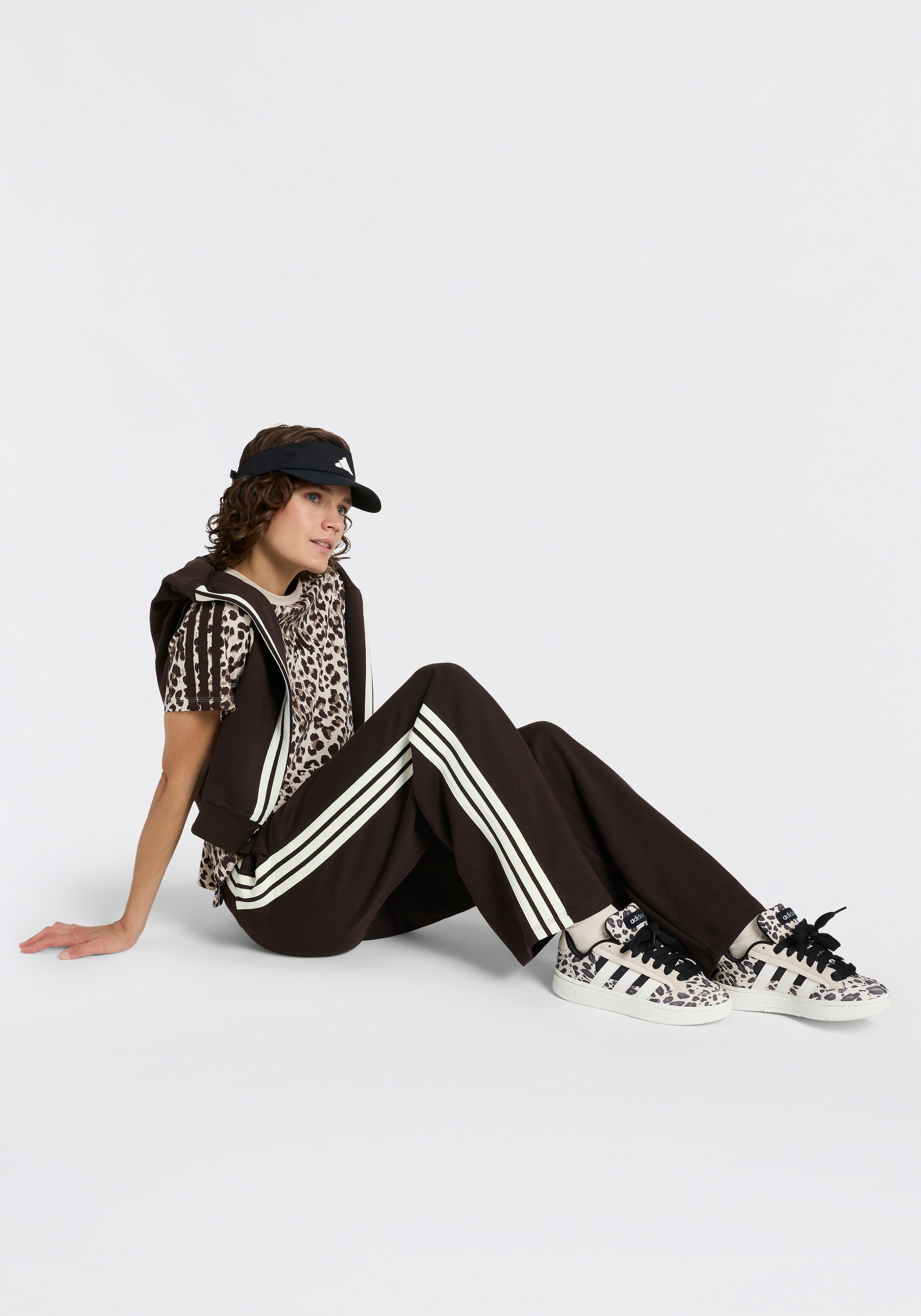 adidas Sportswear Sneaker »GRAND COURT ALPHA«  mit Leo Muster