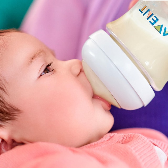 Philips AVENT Babyflasche »Starterset für Neugeborene SCD301/01«, (Set, 10  tlg.), 4 Flaschen, Schnuller und Bürste bei ♕