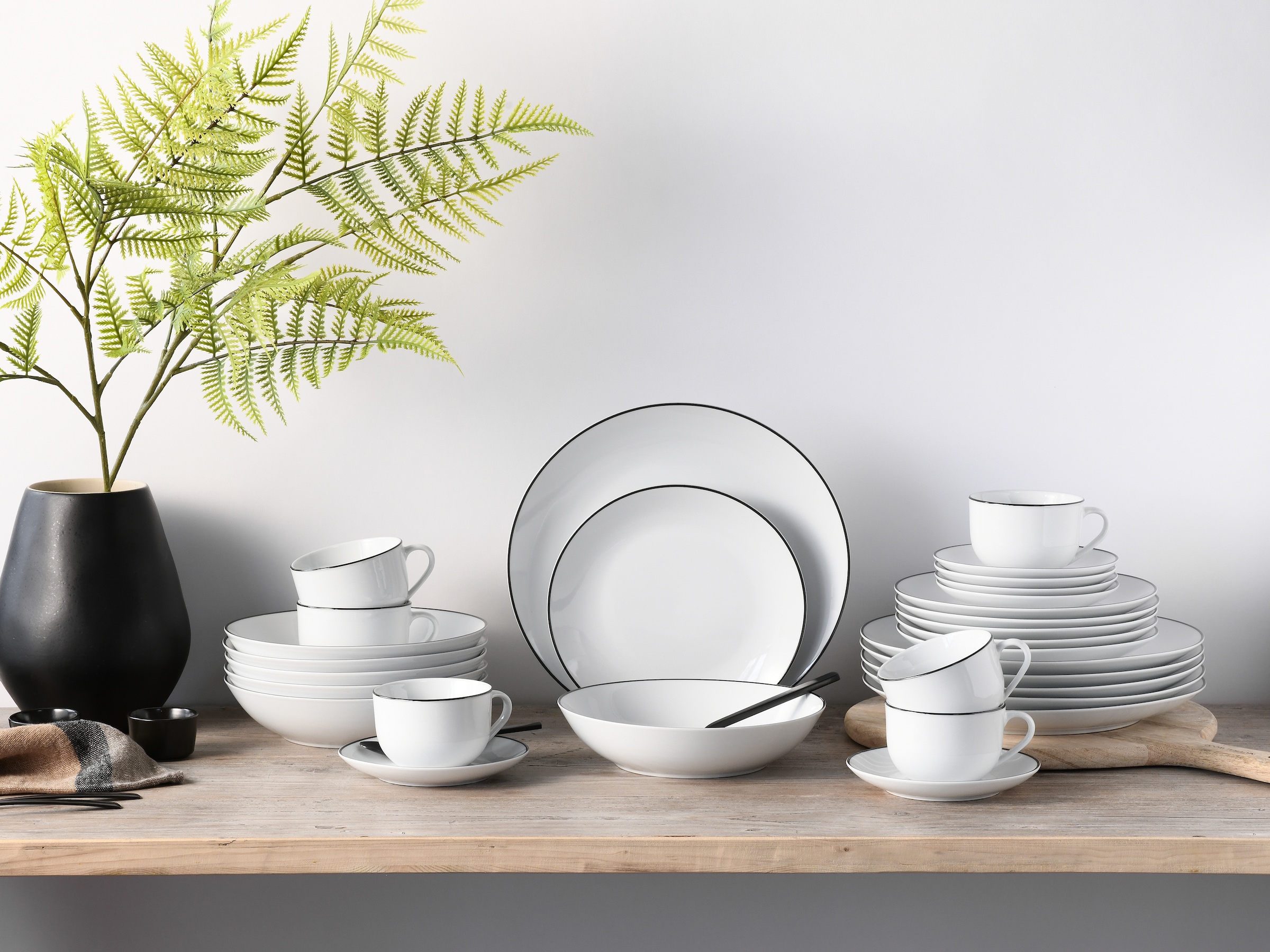 CreaTable Kombiservice »Luna Black Line«, (Set, 30 tlg.), handgemaltes Liniendekor