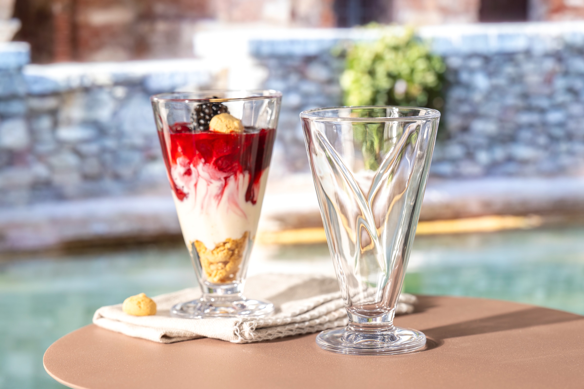 LEONARDO Eisschale »CONO, Eisbecher aus Glas, 360 ml, 4er-Set« 4 Stk. aus Glas spülmaschinengeeignet