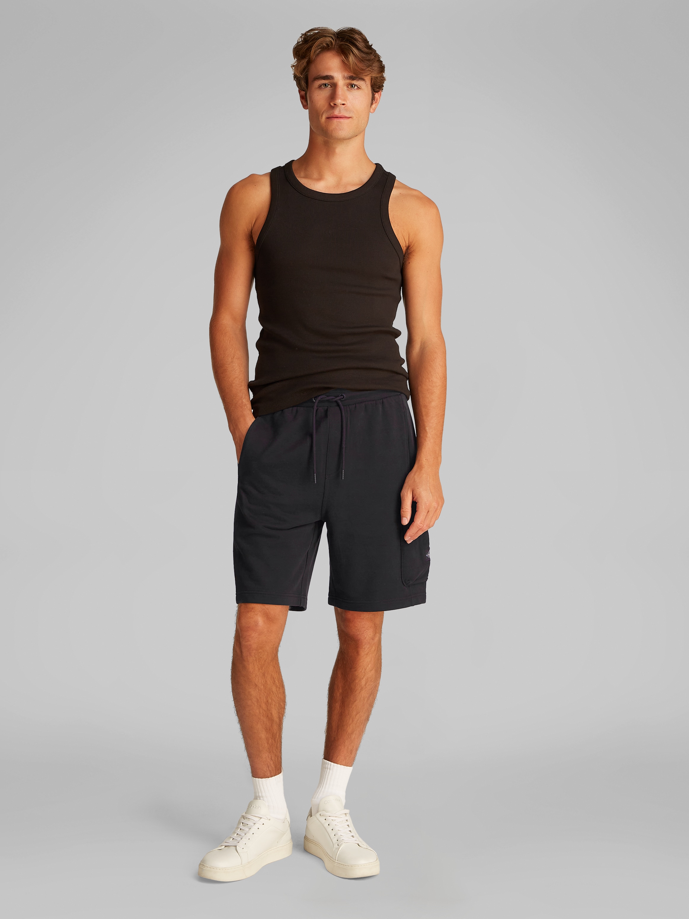 Calvin Klein Jeans Shorts »WOVEN LABEL SHORT«, mit Cargotasche