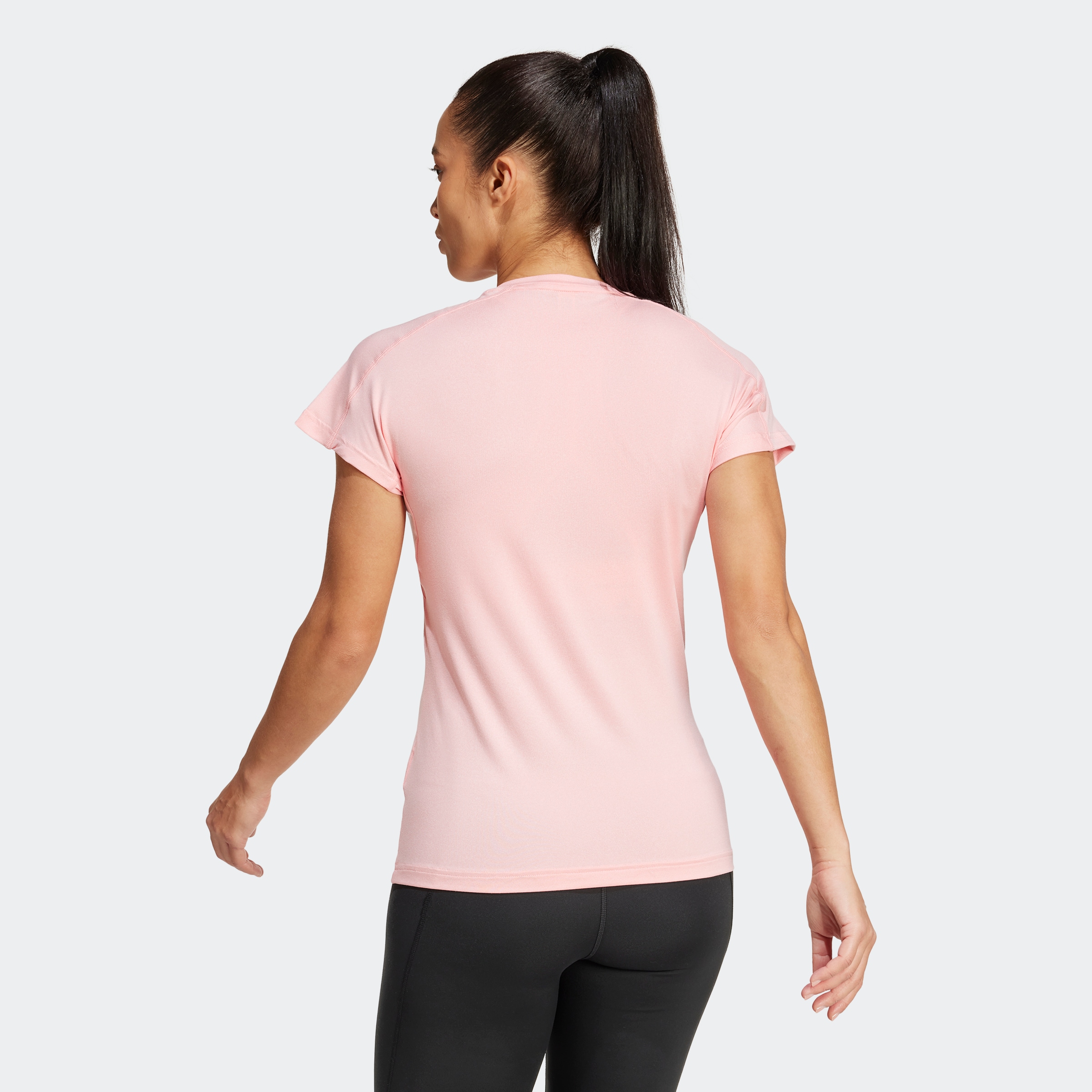 adidas Performance T-Shirt »TR-ES MIN T«, Trainingsshirt, feuchtigkeitsabsorbierend mit V Ausschnitt