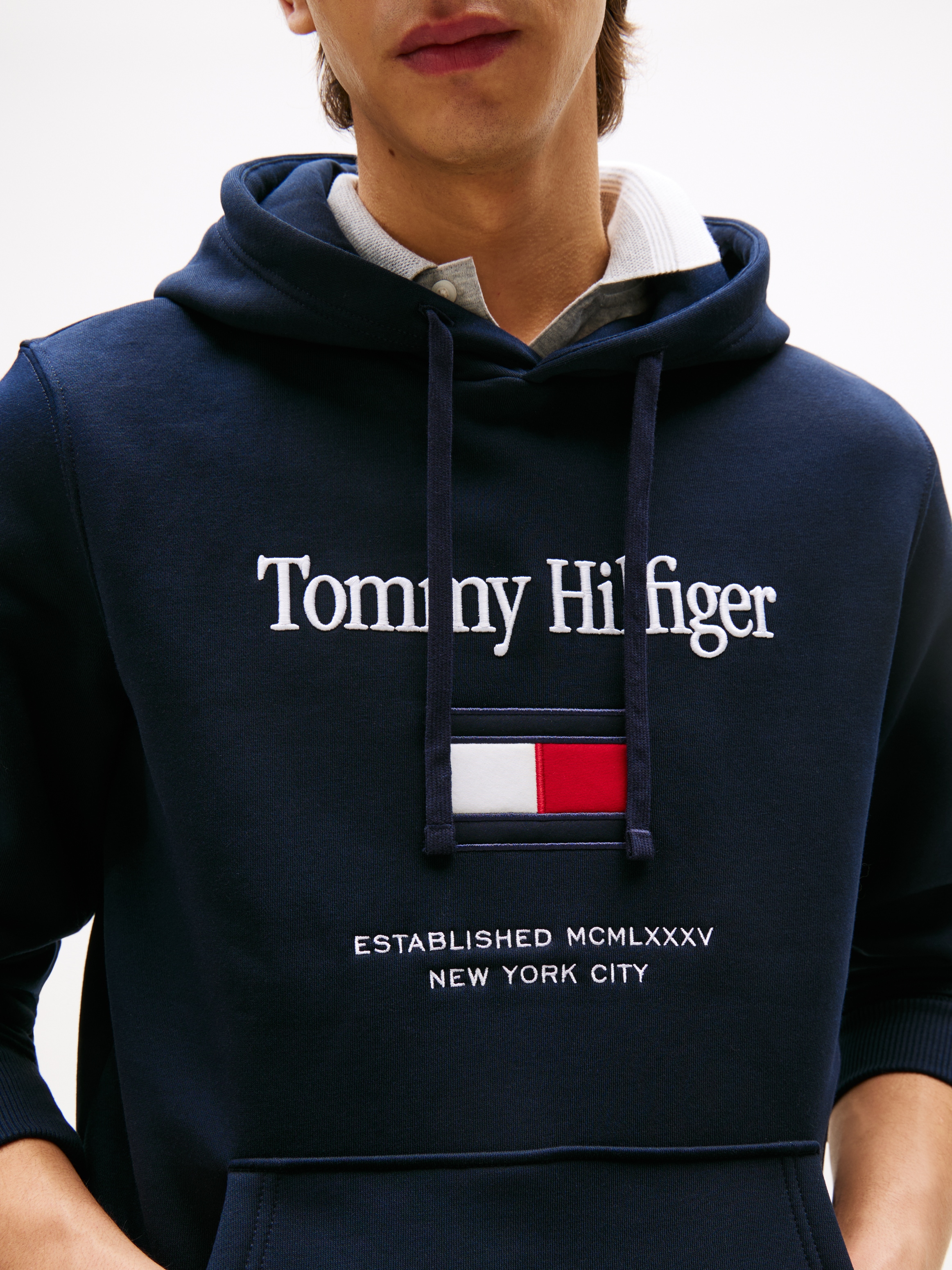 Tommy Hilfiger Hoodie »TOMMY EMBRO FLAG«, normale Passform, Stickerei
