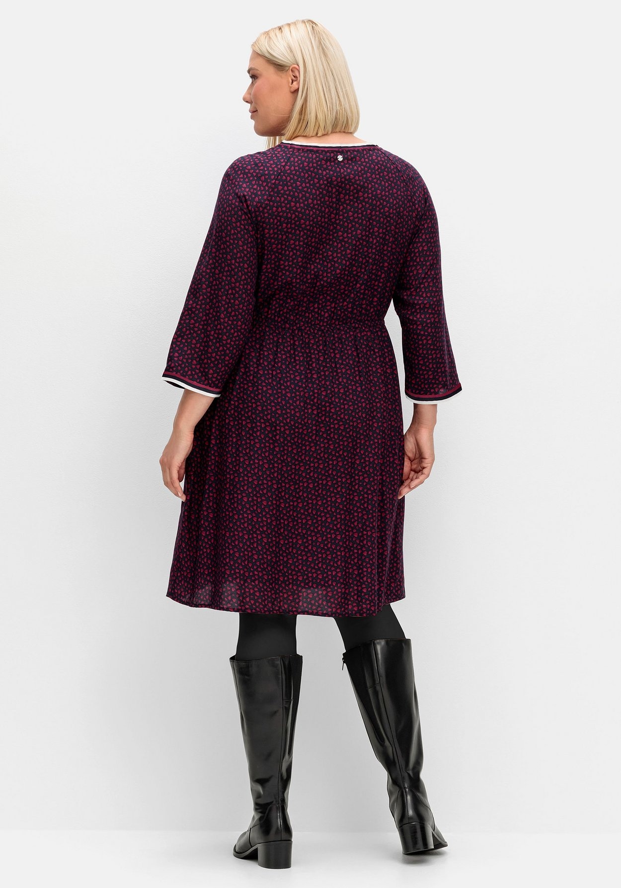 Sheego Druckkleid »Tailliertes Kleid mit schwingendem, gefütterten Rockteil«