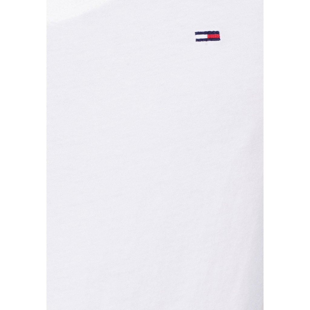 Tommy Jeans T-Shirt »TJM ORIGINAL JERSEY V NECK TEE«, mit V-Ausschnitt und dezenter Logo-Flag