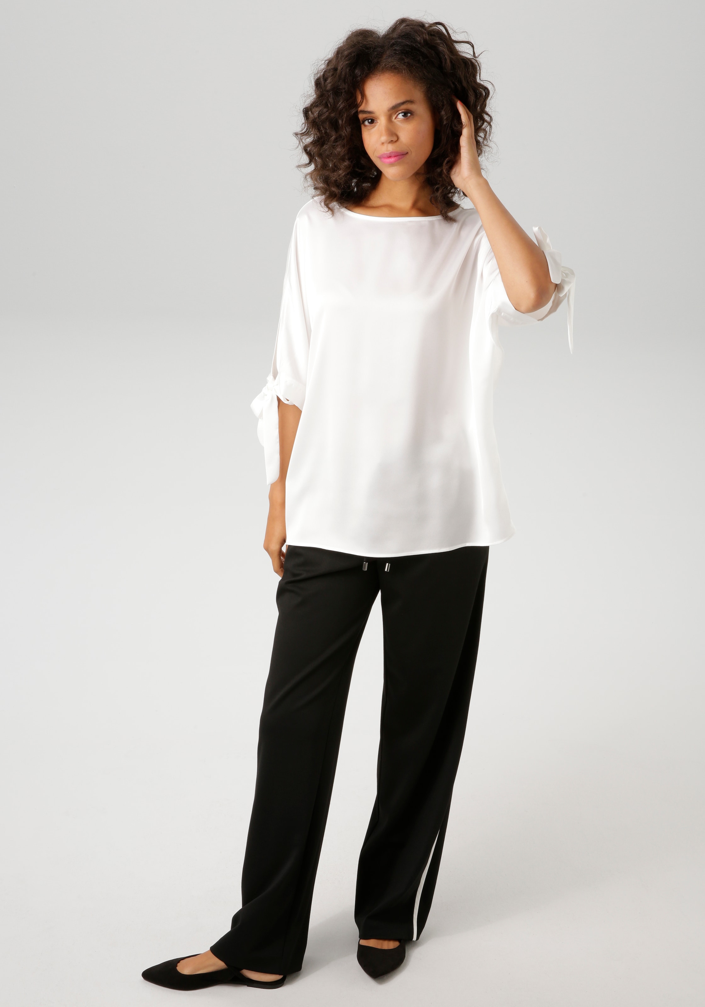 Aniston CASUAL Schlupfbluse, mit raffinierten Cut-Out an den 3/4-langen Ärmeln