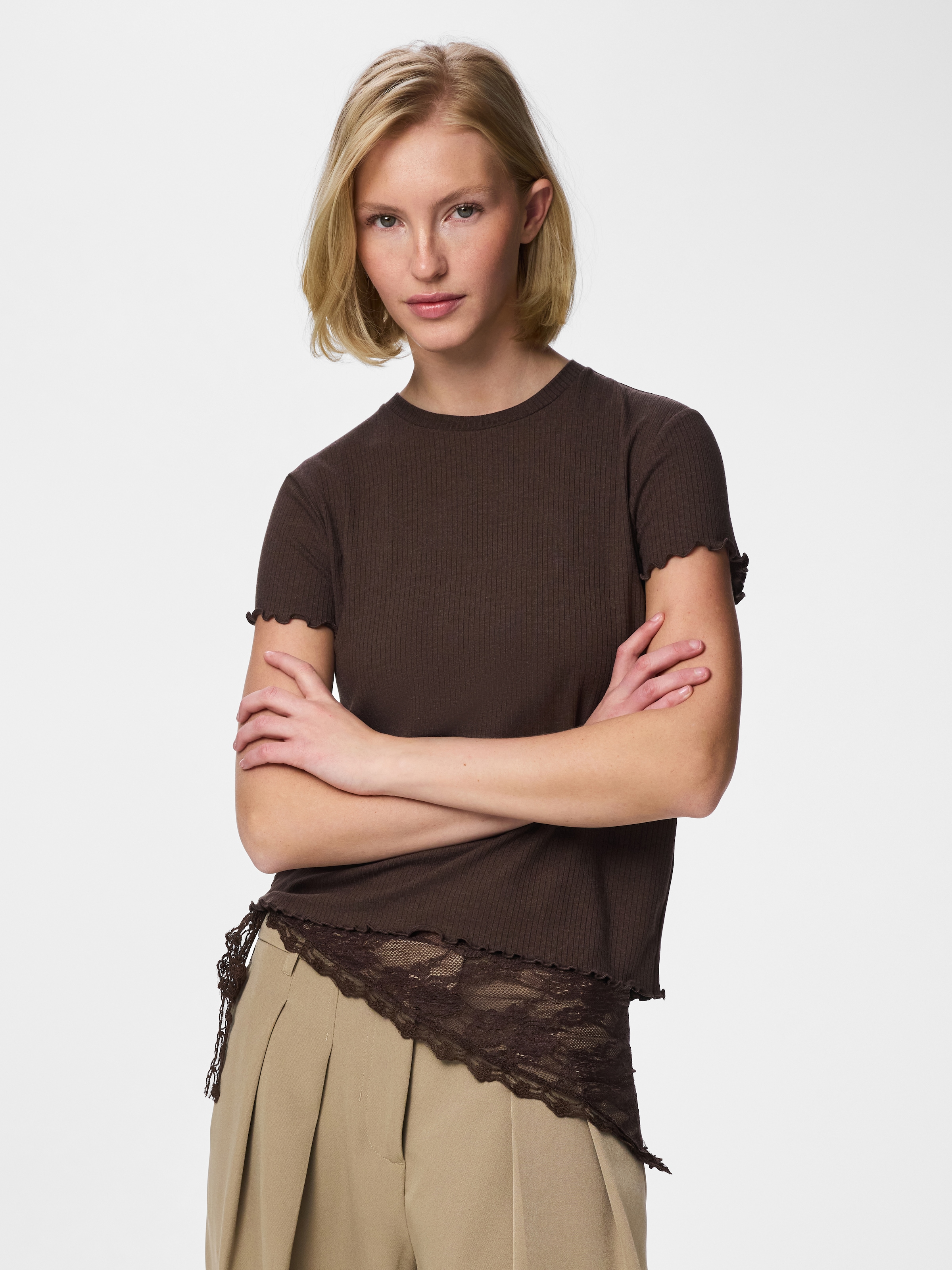 pieces Kurzarmshirt »PCNICCA SS O-NECK  TOP KAC BFD« Viskosemischung, slim fit