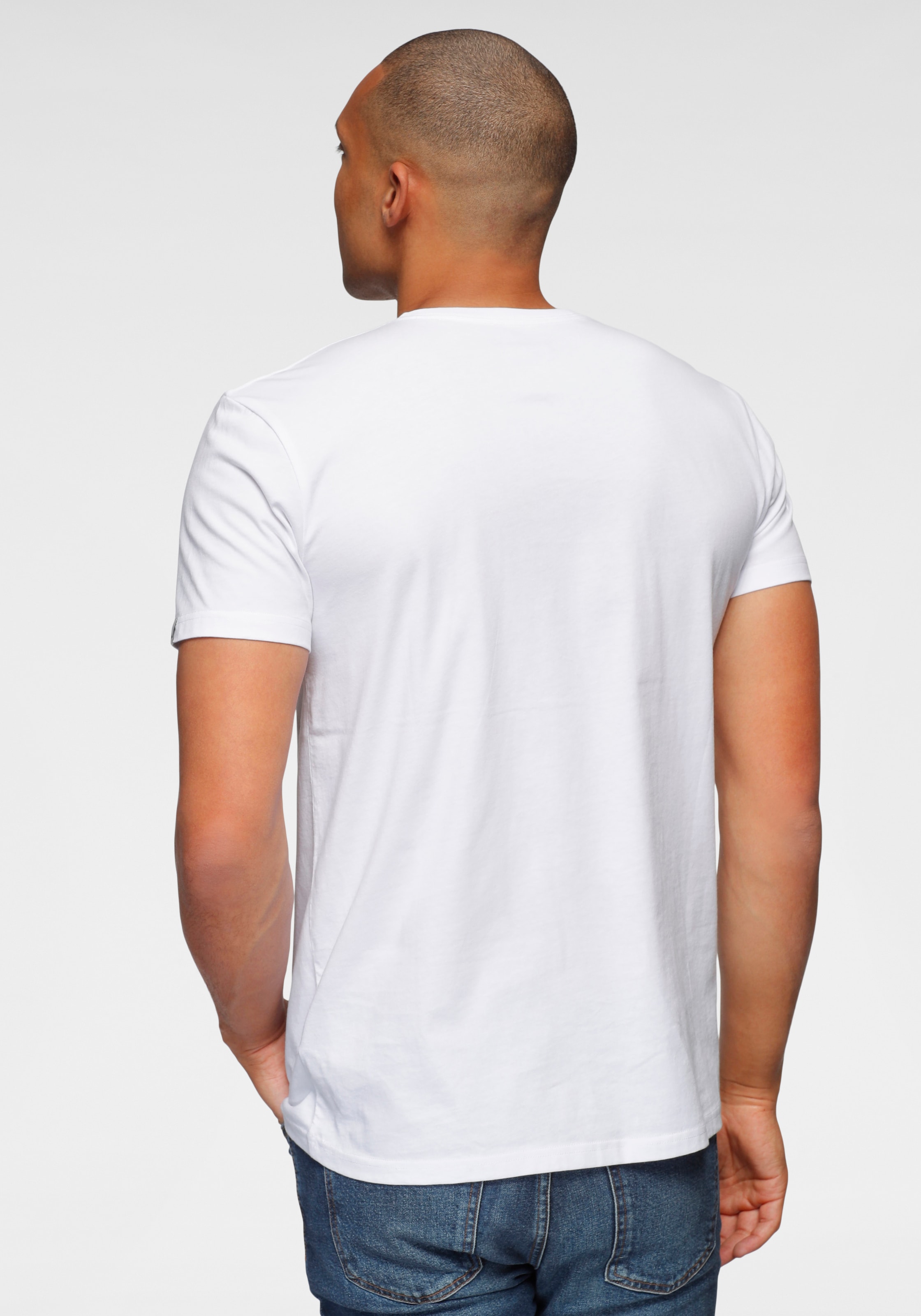 Chiemsee T-Shirt für Erwachsene geeignet, sportlicher Stil, T-Shirt-Schnitt