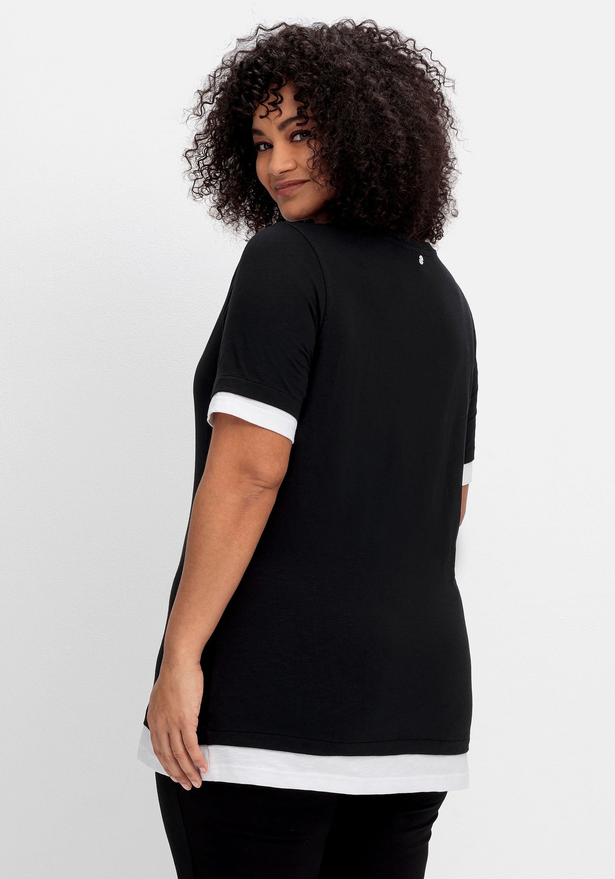 Sheego 2-in-1-Shirt »Jerseyshirt in 2-in-1-Optik, mit V-Ausschnitt«, in 2-in-1-Optik, mit V-Ausschnitt